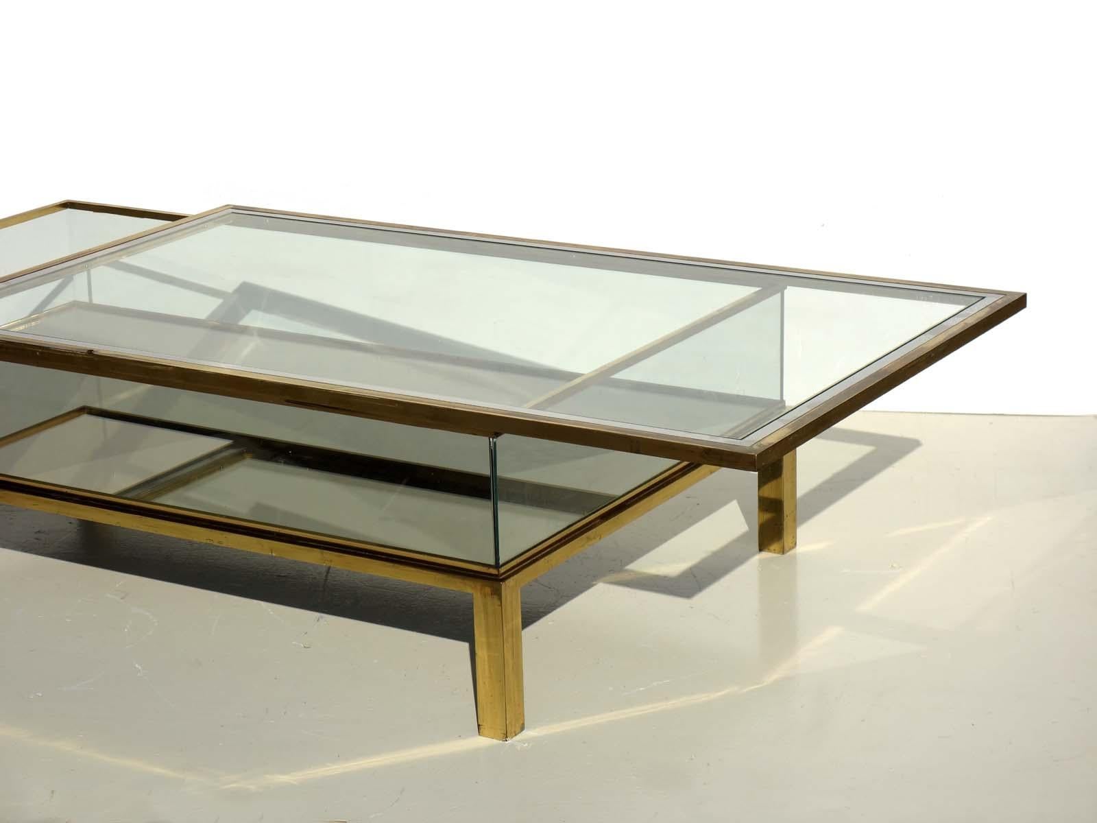1970s by Maison Jansen Hollywood Regency Sliding Design Brass Coffee Table (Messing)
