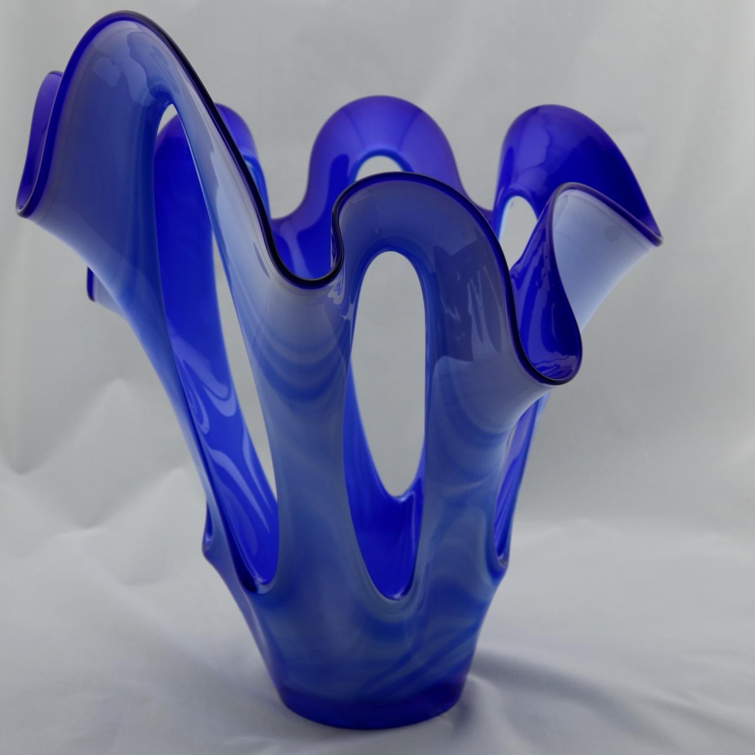 A highly decorative large handblown glass vase in blue and white glass color.