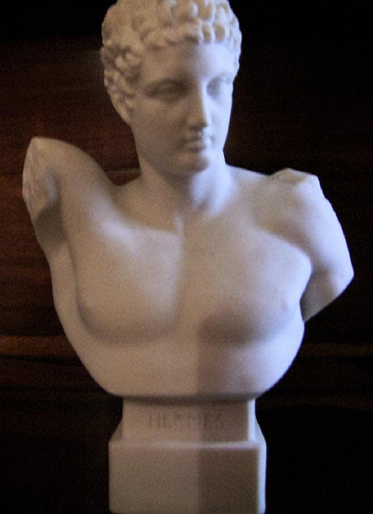 Presenting a lovely miniature Parian ware bust of Hermes from the late 19th century from circa 1885.

Probably British.

Inscribed ‘Hermes’ on the front and made in the mold of earlier marble statues representing Hermes in Ancient
