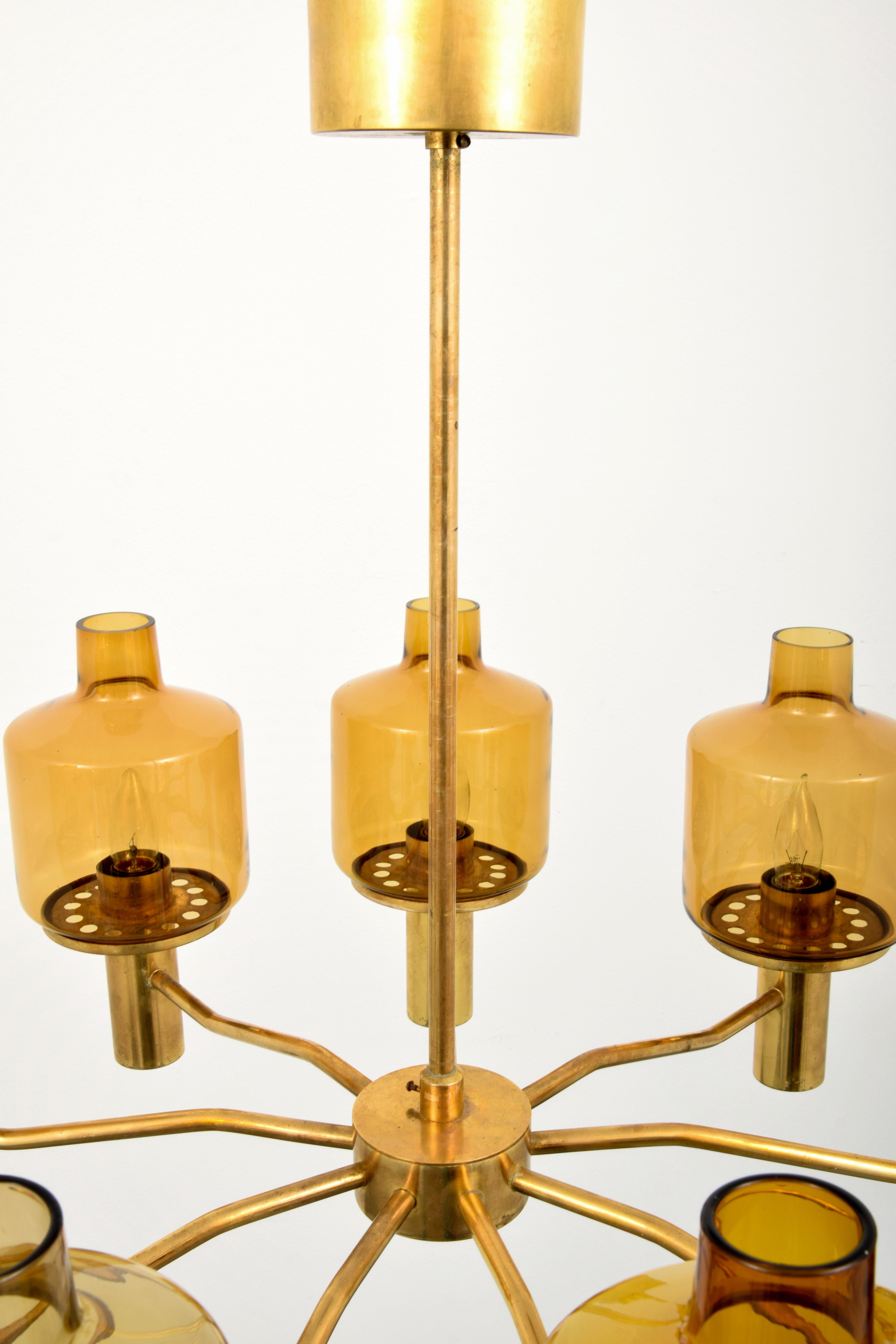 Large Hans-Agne Jakobsson Nine-Arm Brass Chandelier In Good Condition For Sale In West Palm Beach, FL