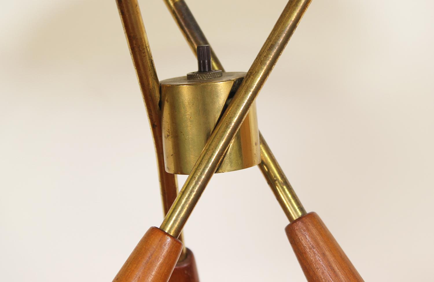 Mid-Century Modern Gerald Thurston Tripod Table Lamp for Lightolier Co.