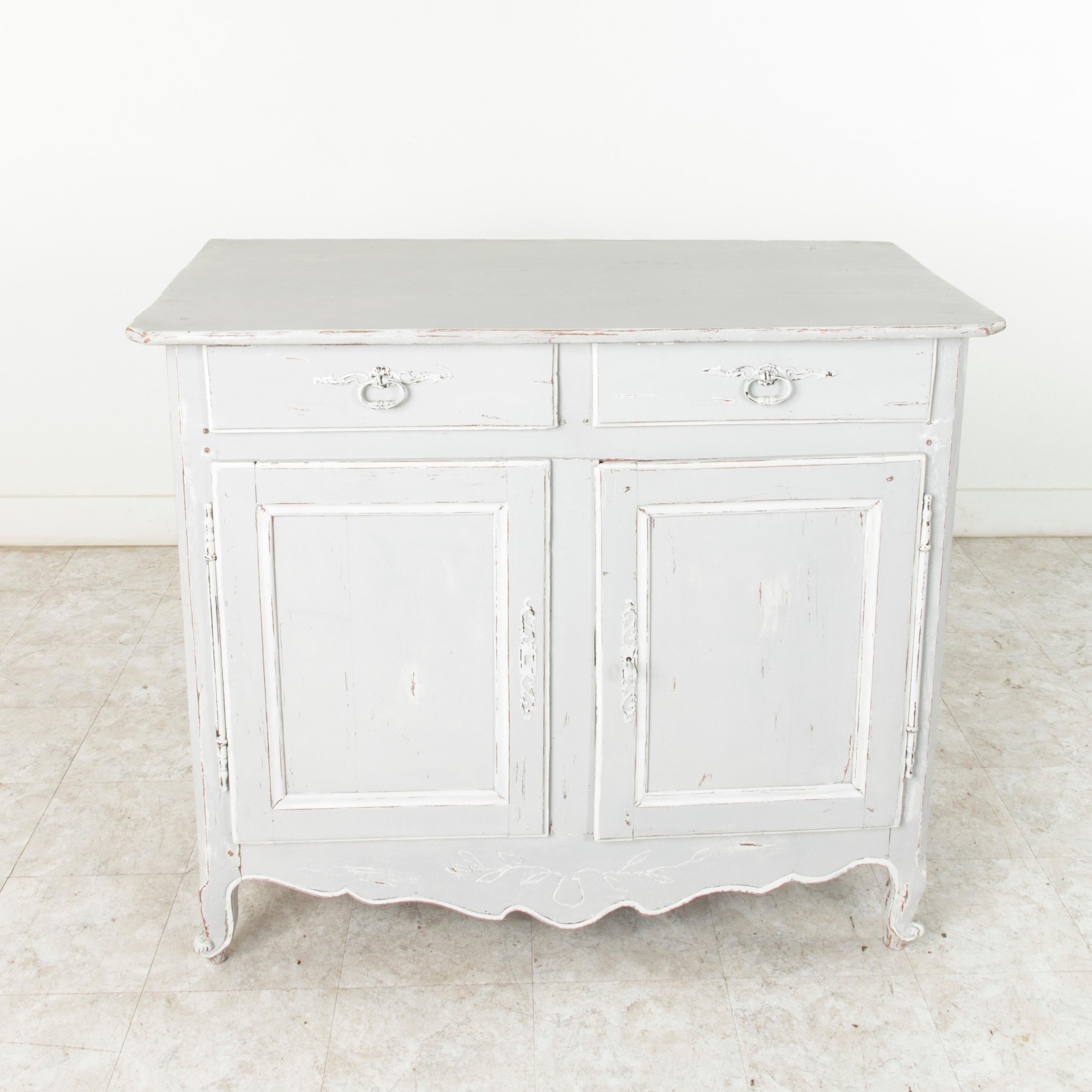 Called a buffet d'appui in French due to its elbow height, this late 19th century Louis XV style buffet from the region of Provence, France, stands at 42 inches in height. Painted in a Marie Antoinette grey, this piece features two upper drawers of