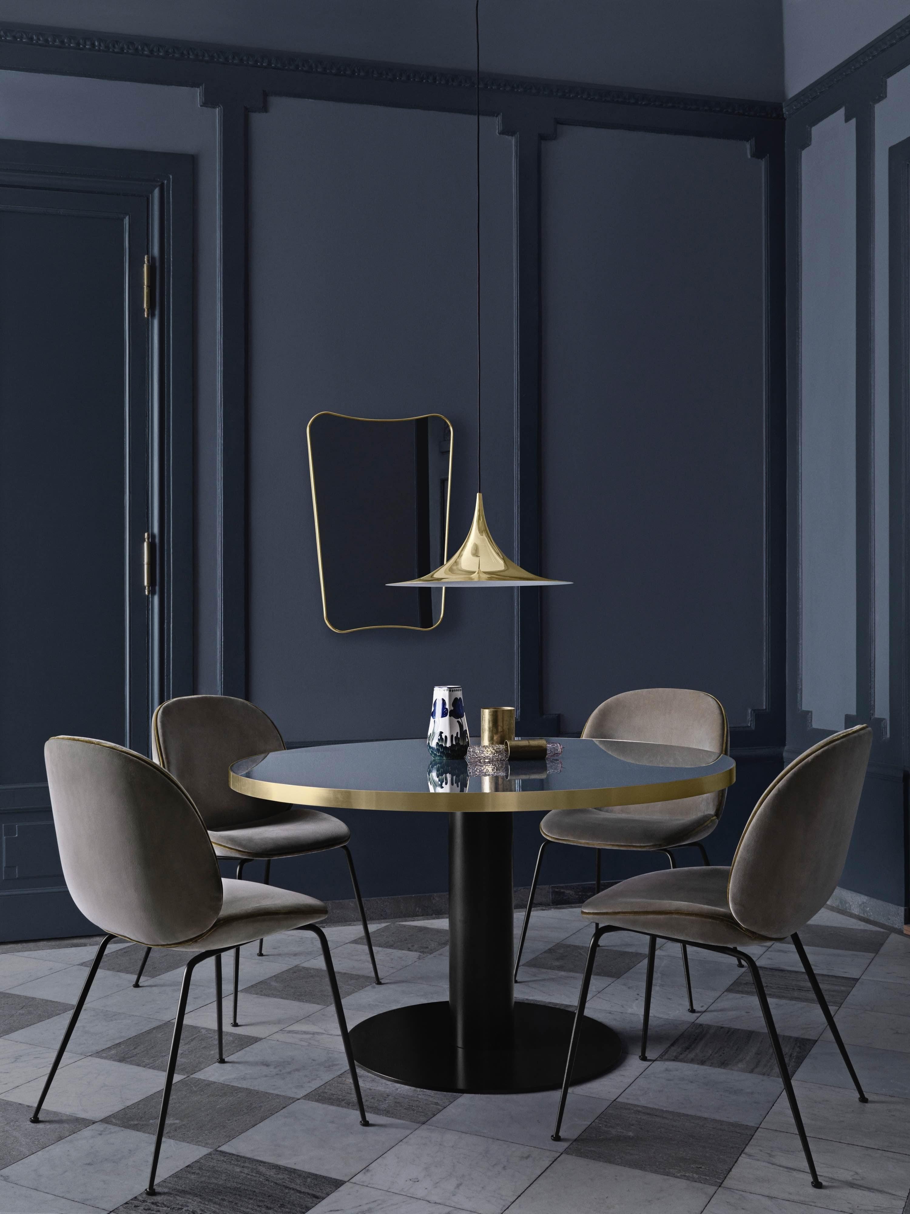 The F.A.33 mirror was originally designed by Italian designer Gio Ponti in 1933 for  FontanaArte, that period's most prominent lamp and glass manufacturer which Ponti and Pietro Chiesa founded a couple of years earlier.

With it's light curved shape
