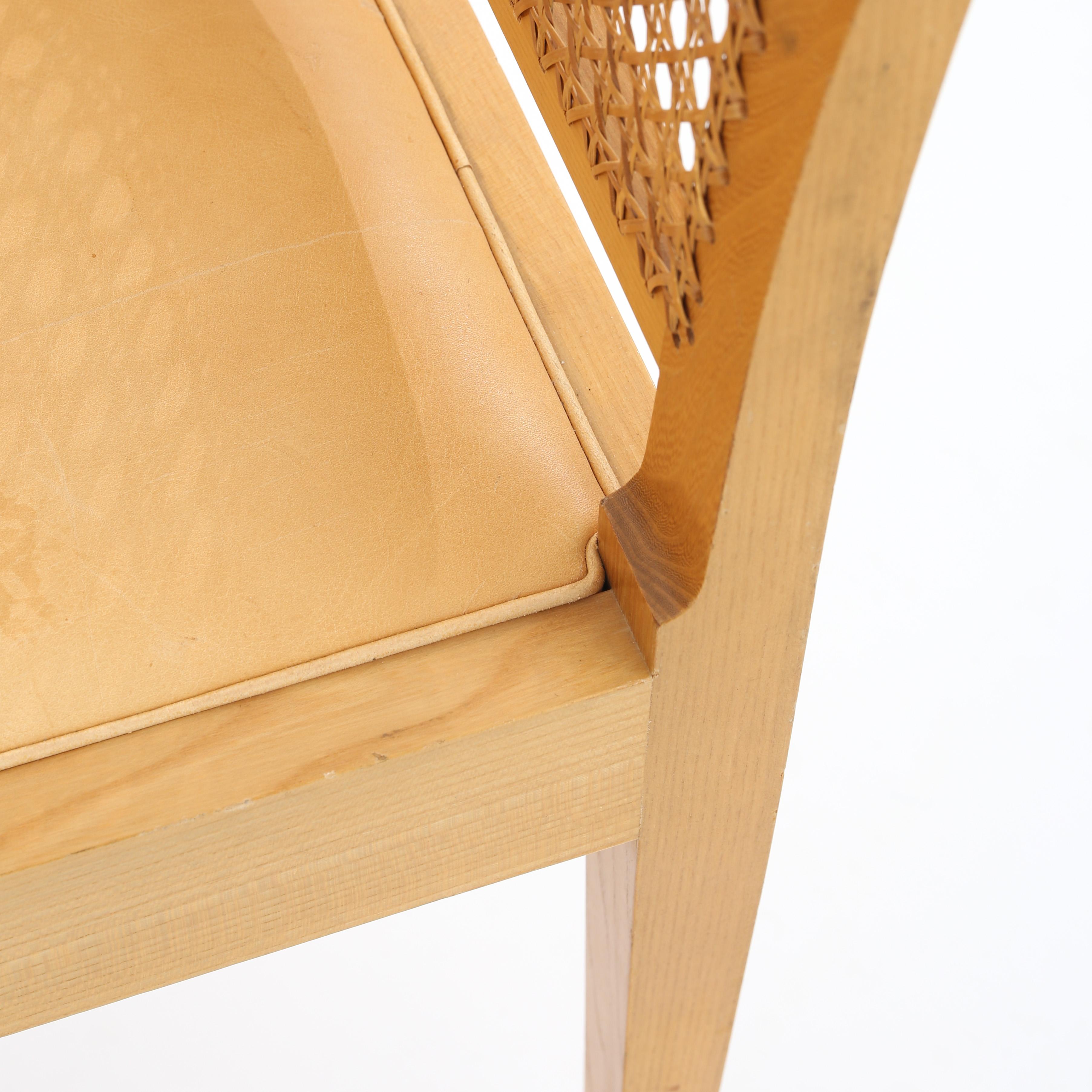 Model 9662 - 'Faaborg' chair in elm and seat in natural leather. Kaare Klint. Maker Rud. Rasmussen.