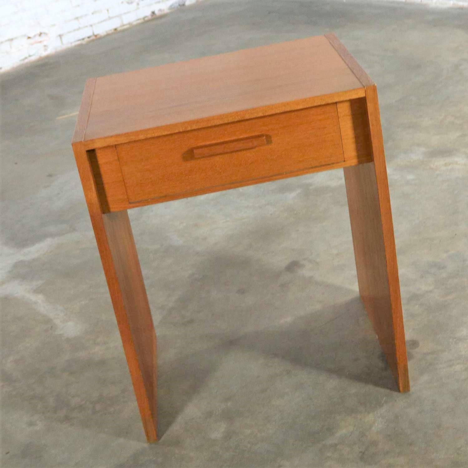 Danish Faarup Mobelfabrik Scandinavian Modern Teak Single Drawer Nightstand/ Tiny Desk