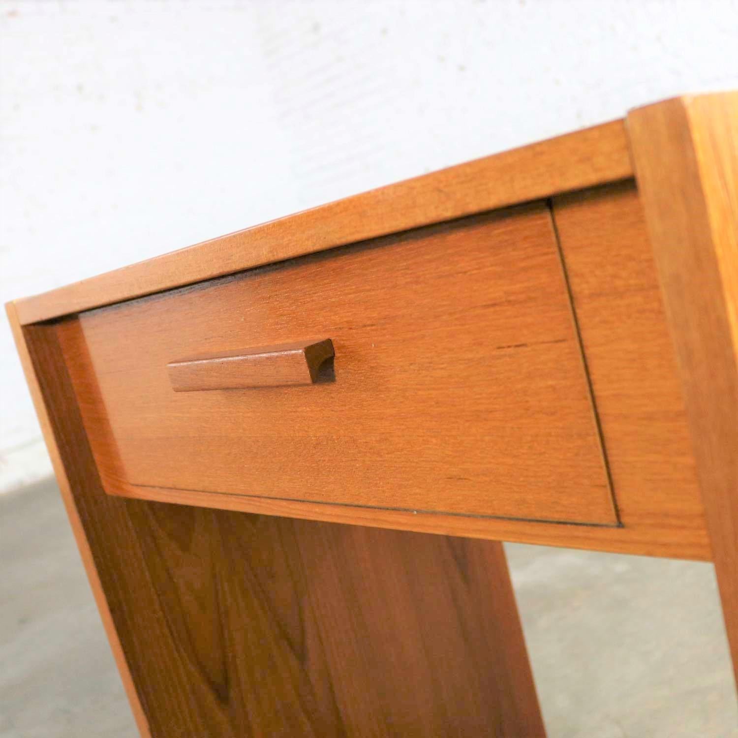 20th Century Faarup Mobelfabrik Scandinavian Modern Teak Single Drawer Nightstand/ Tiny Desk