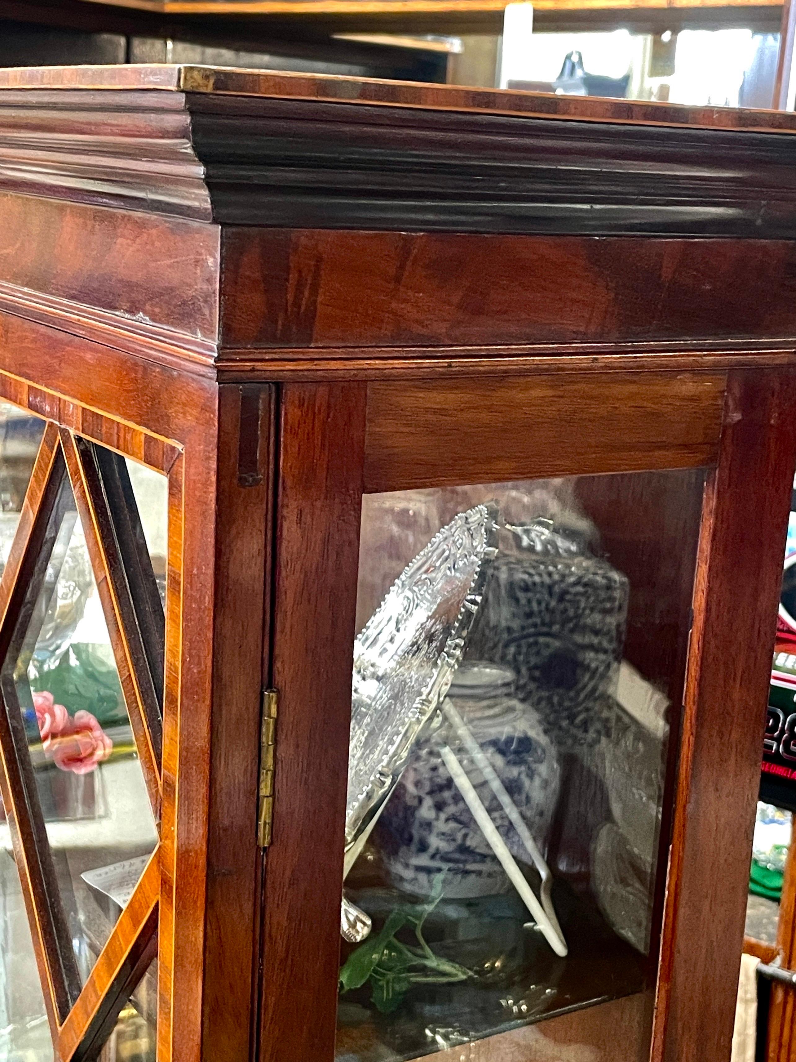 Fab. Antique English Marquetry Inlaid Mahog. Hepp. Style Small Display Cabinet For Sale 3