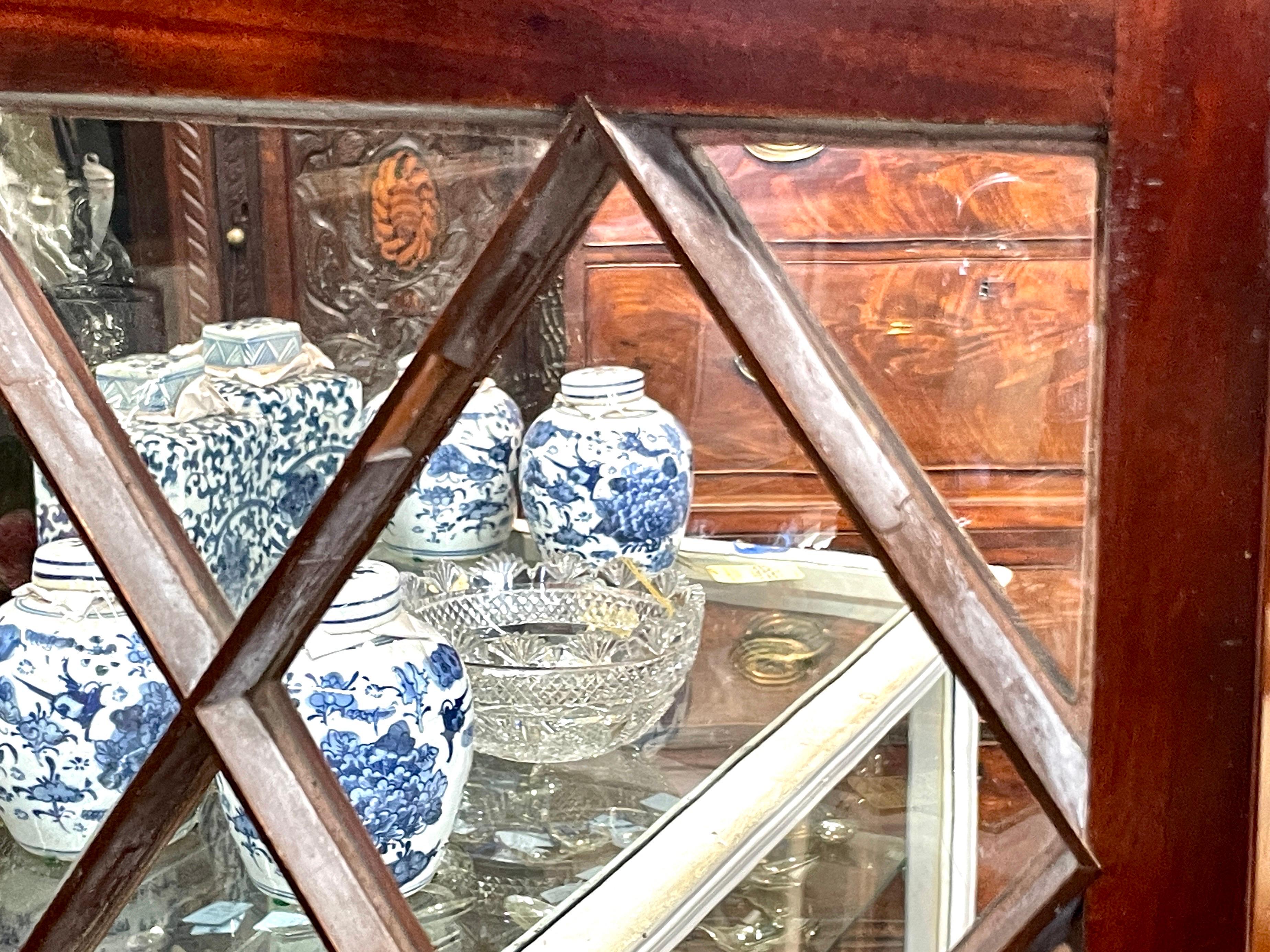 Fab. Antiker englischer Mahog mit Intarsien. Hepp. Style Small Display Cabinet im Angebot 6