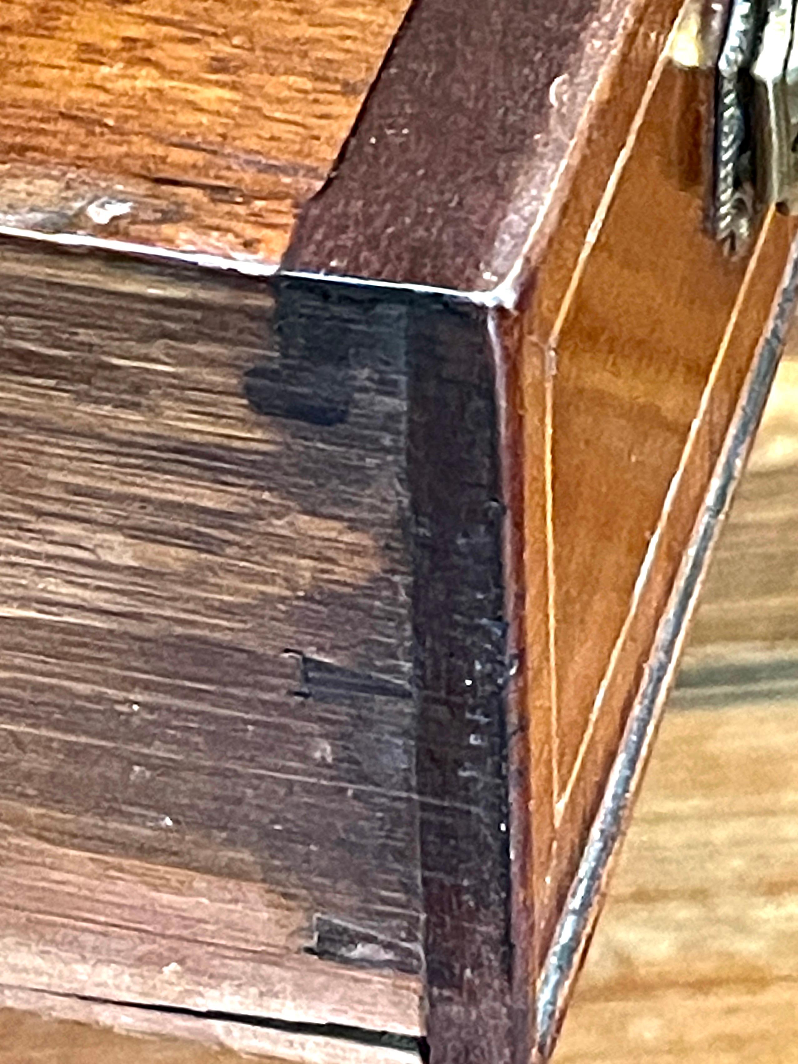 Fab. Antiker englischer Mahog mit Intarsien. Hepp. Style Small Display Cabinet (Englisch) im Angebot