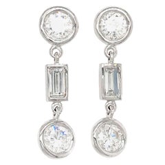 Fab Drops Pendientes Gota de Diamantes Redondos y Baguettes de Oro Blanco de 14 Kilates