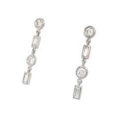 Fab Drops Orecchini a goccia in oro bianco 14 carati con diamanti tondi e baguette