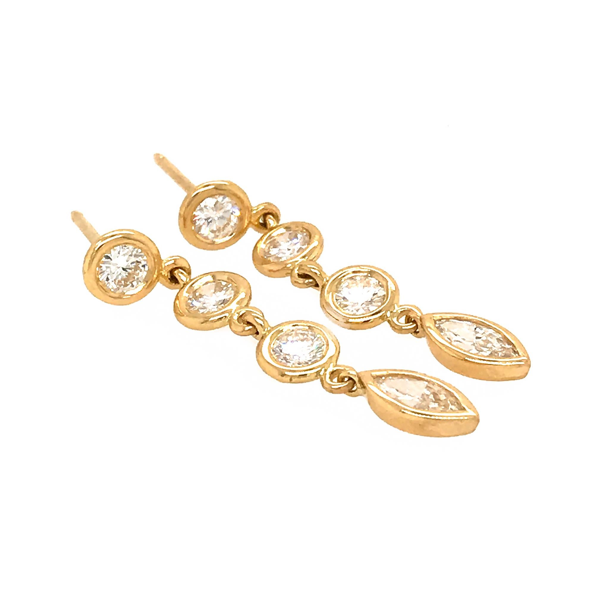 18k Yellow Gold
Diamond: 1.55 ct twd
Total Weight: 3.3 grams
Length: 1.25 inches