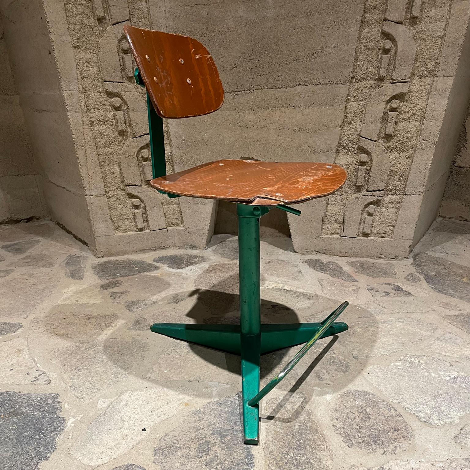 Fab French Prouve 1950s Style Green Office Chair Plywood Tripod Base + Footrest For Sale 3