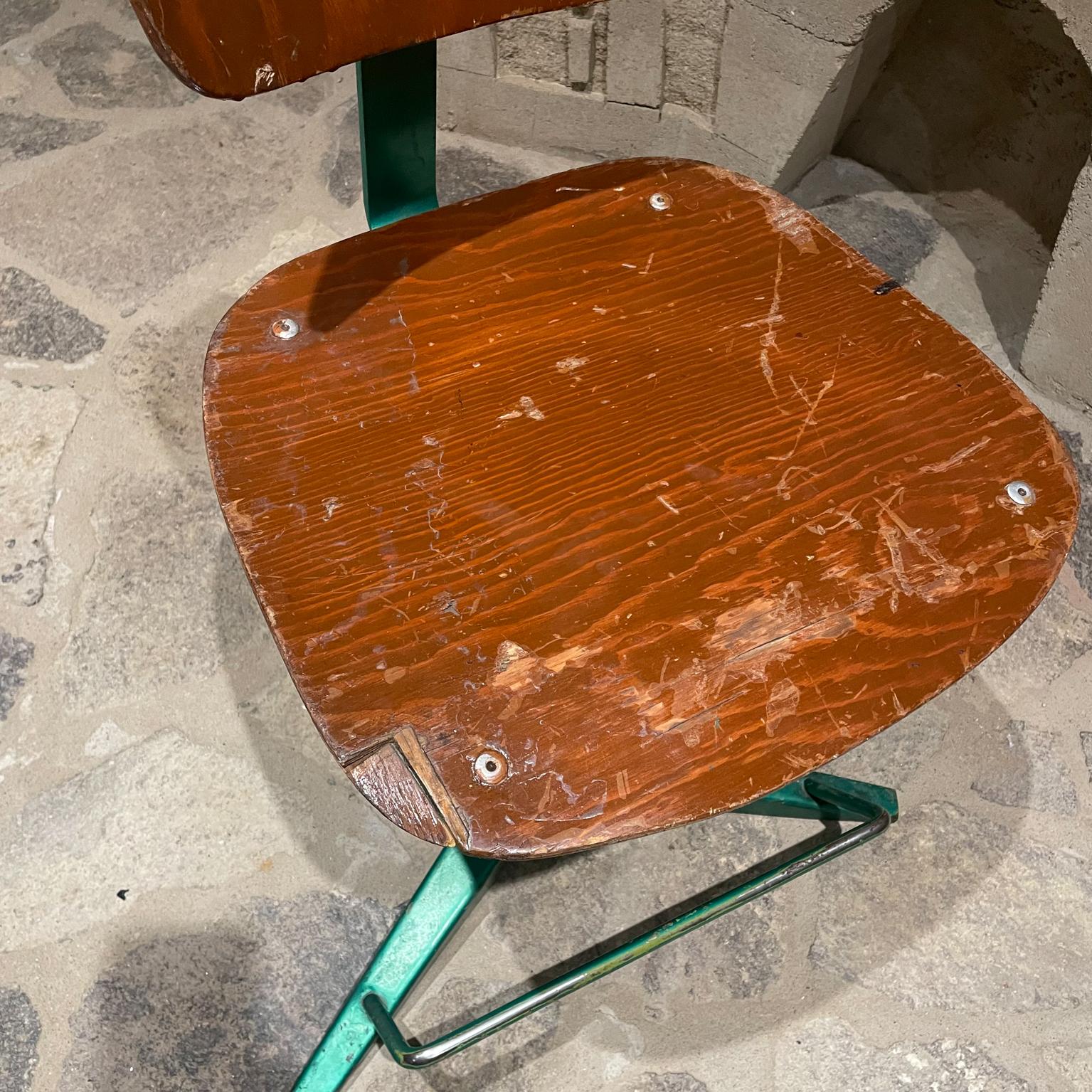 Fab French Prouve 1950s Style Green Office Chair Plywood Tripod Base + Footrest For Sale 4