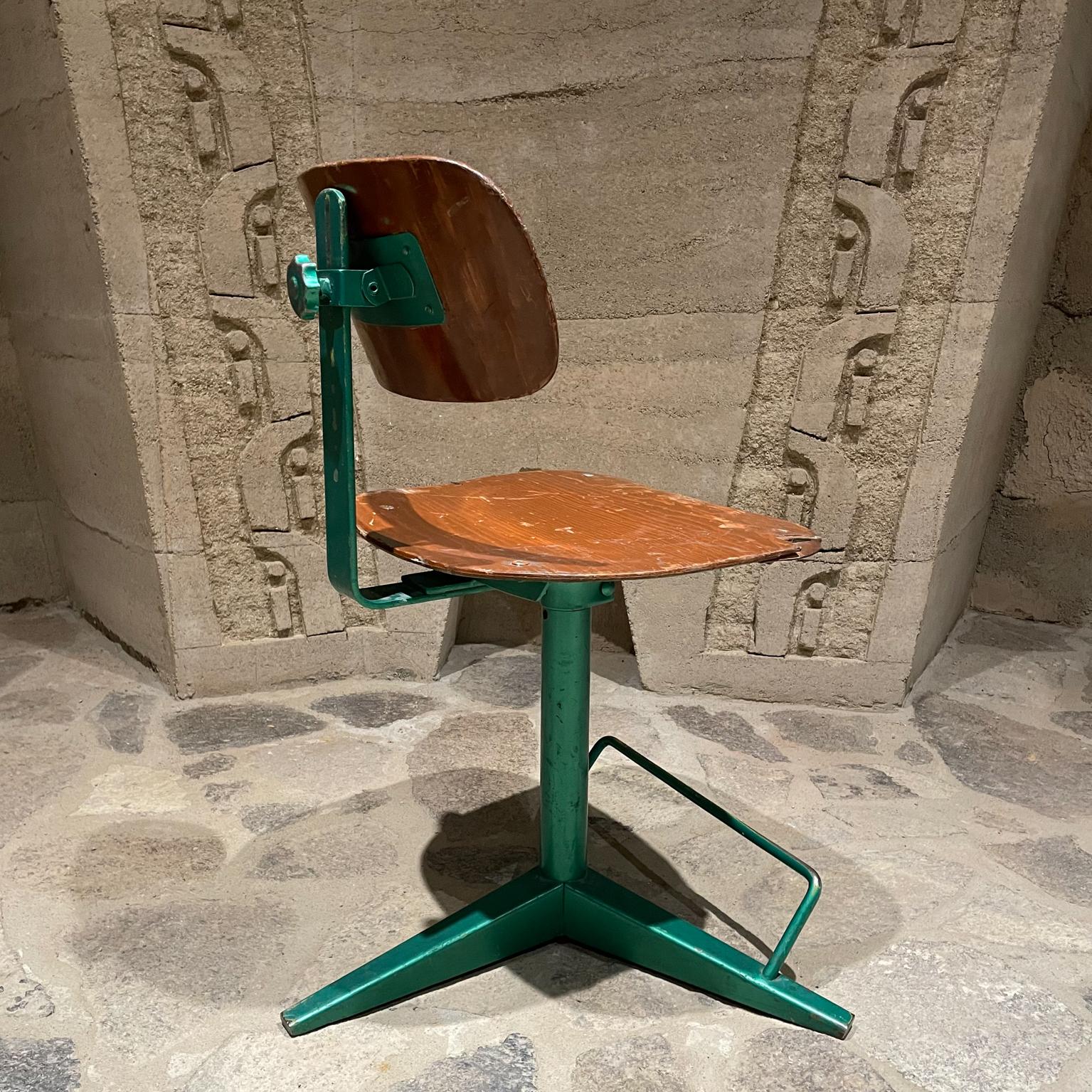Fab French Prouve 1950s Style Green Office Chair Plywood Tripod Base + Footrest For Sale 3