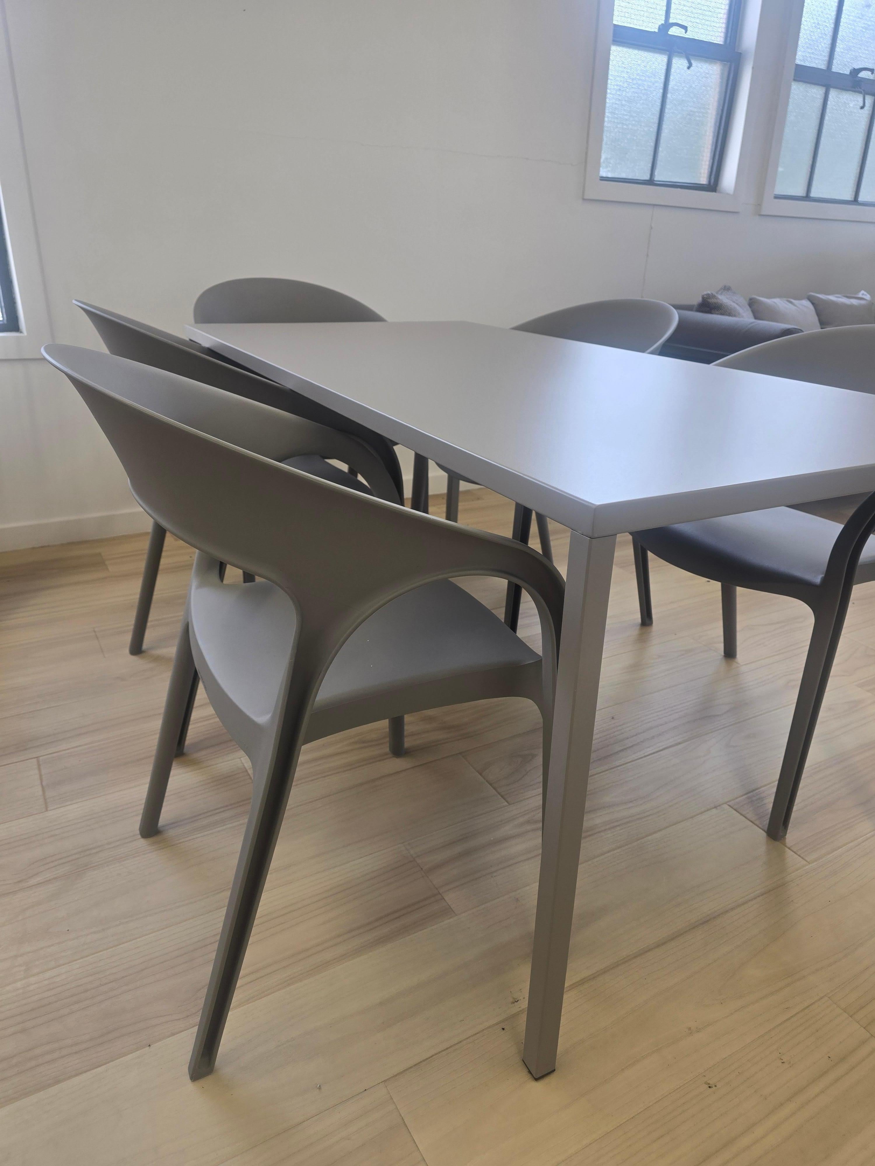 Fabbrico Conjunto de mesa y silla de comedor Gossip Italiano en venta