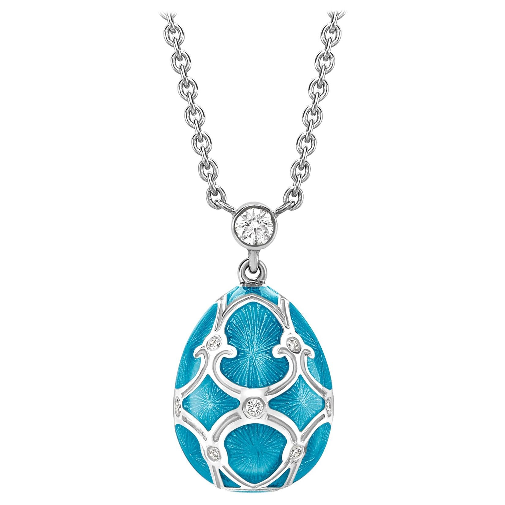 Fabergé - Pendentif en or blanc 18 carats et émail guilloché sarcelle avec petit œuf en vente