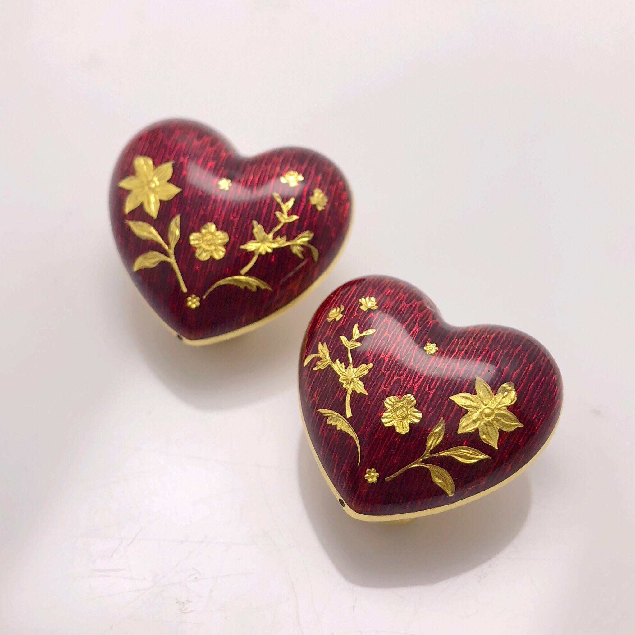 Boucles d'oreilles Fabergé en or jaune 18 carats et émail rouge en forme de cœur avec certificat Neuf - En vente à New York, NY