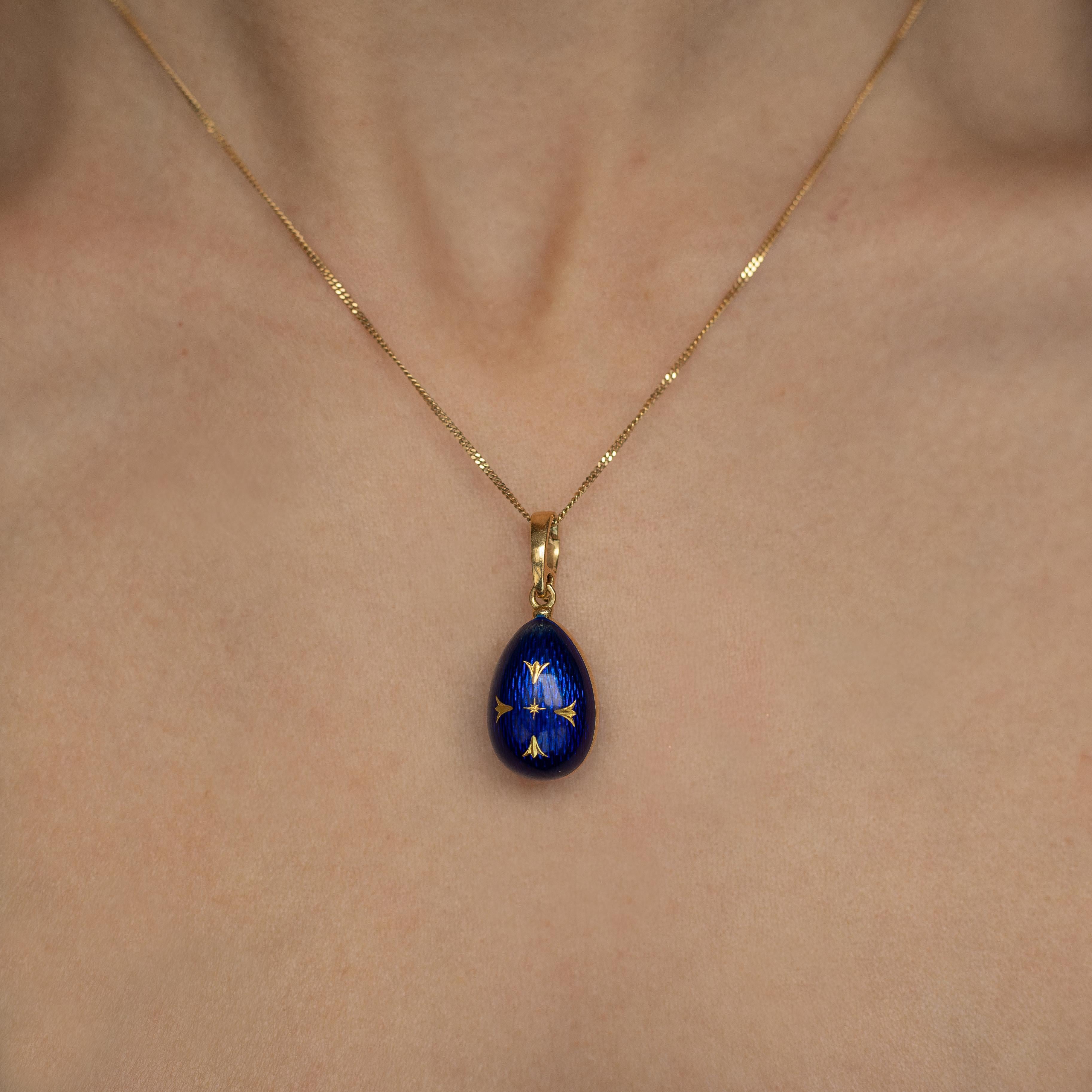 Fabergé 18 Karat Yellow Gold Enamel Egg Pendant In Good Condition In London, GB