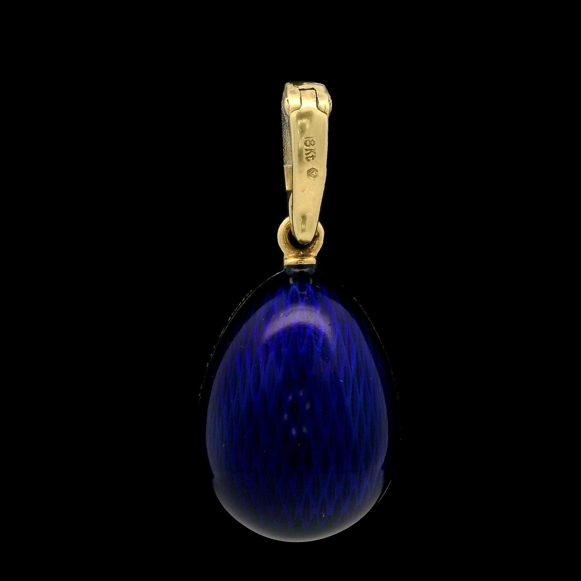 Taille brillant Fabergé Or 18k Diamant Guilloché Bleu et Vert Pendentif Oeuf Enhancer en émail en vente