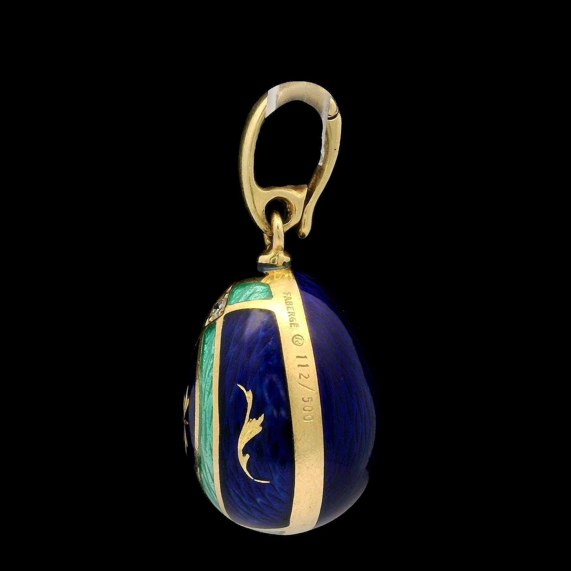 Fabergé Or 18k Diamant Guilloché Bleu et Vert Pendentif Oeuf Enhancer en émail Excellent état - En vente à Montclair, NJ