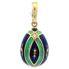 Ciondolo a forma di uovo con diamante e smalto blu e verde di Fabergé in oro 18 ct.