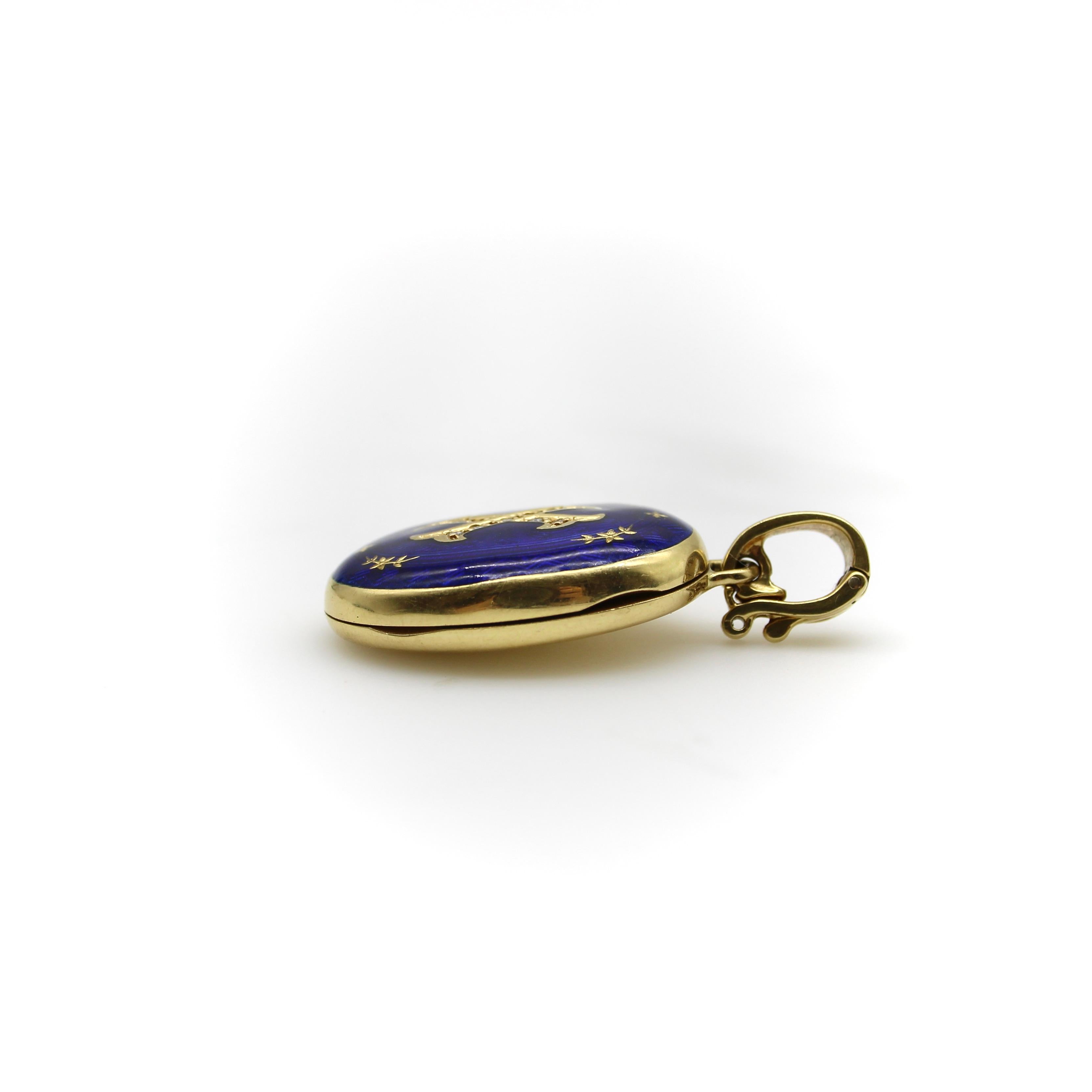 Médaillon en or 18K émaillé guilloché de diamants de Fabergé par Victor Mayer Unisexe en vente