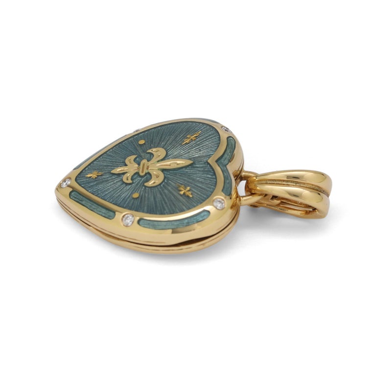 Belle Époque Fabergé 18k Yellow Gold Heart Locket Light Blue Enamel 4 Diamonds 0,075 Ct G/IF For Sale