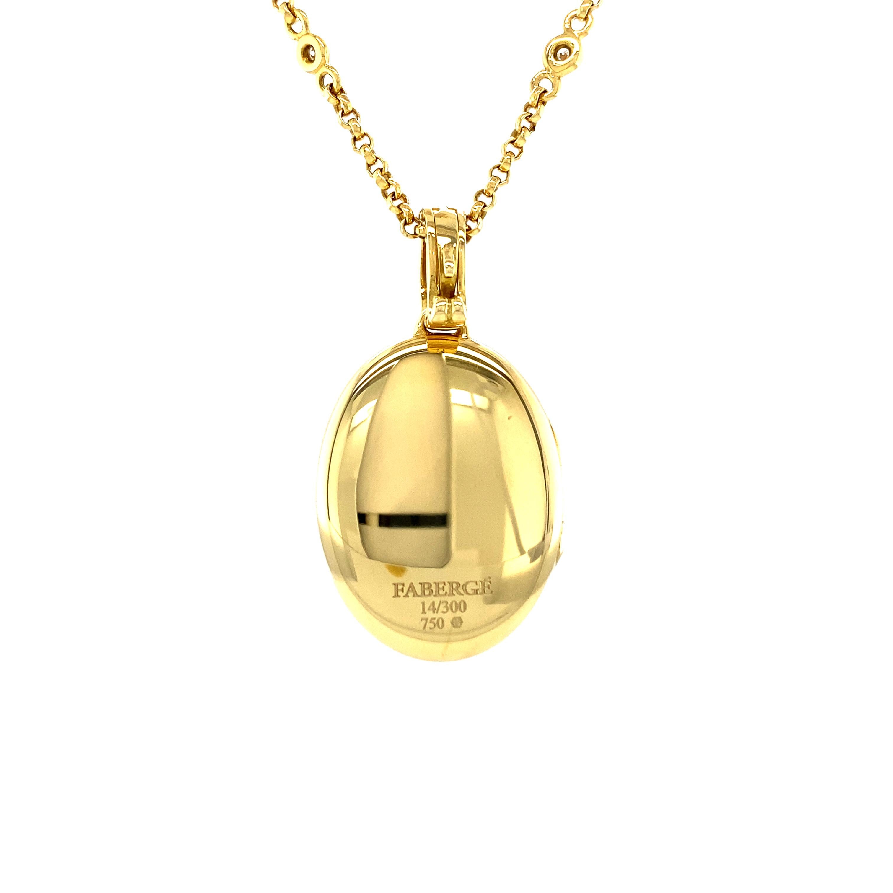 Taille brillant Fabergé or jaune 18k pendentif médaillon ovale en émail bleu 10 diamants total 0, 12c en vente