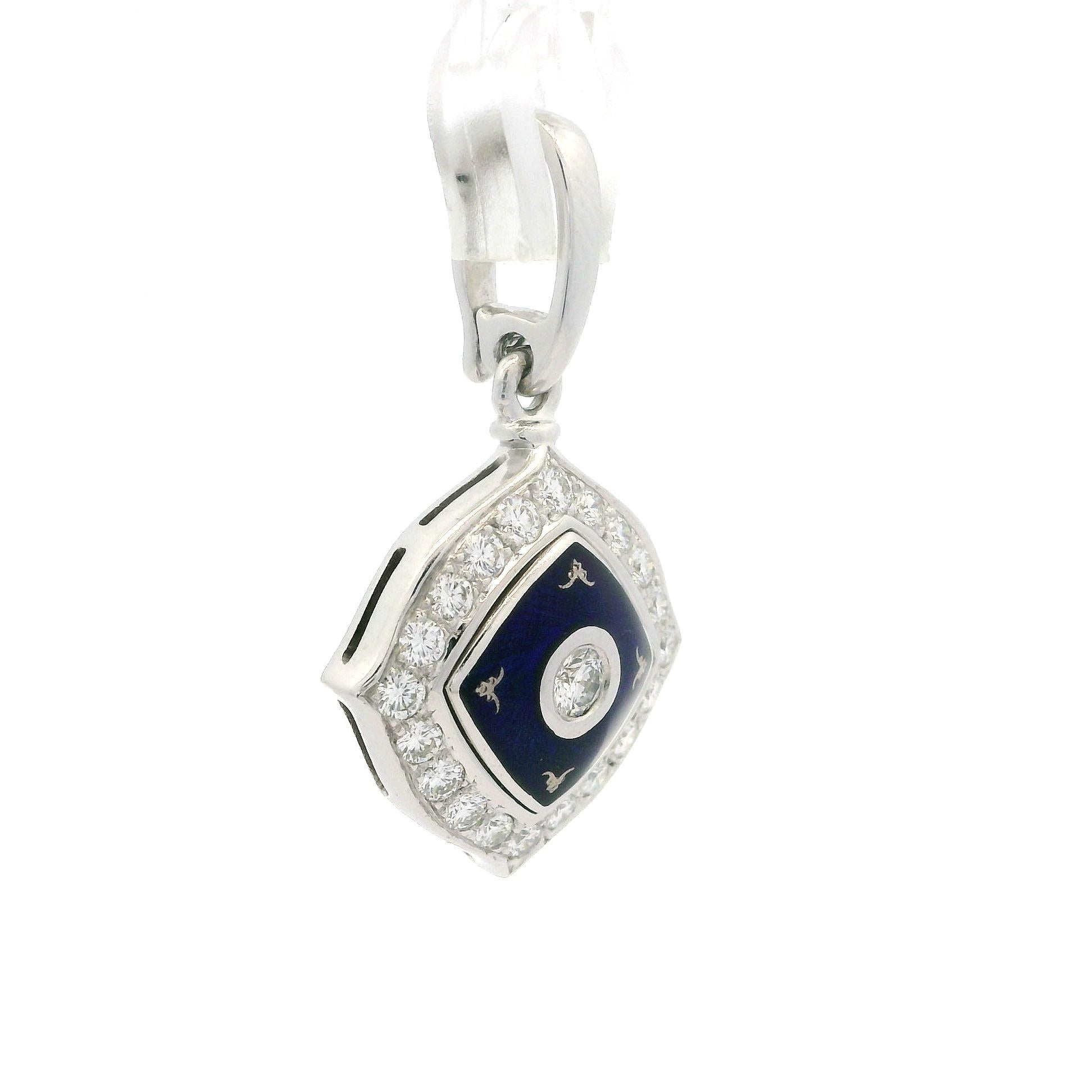 Fabergé 18k or blanc 0.58ctw Diamond w/ Blue Enamel Work Enhancer Bail Pendentif Excellent état - En vente à Montclair, NJ