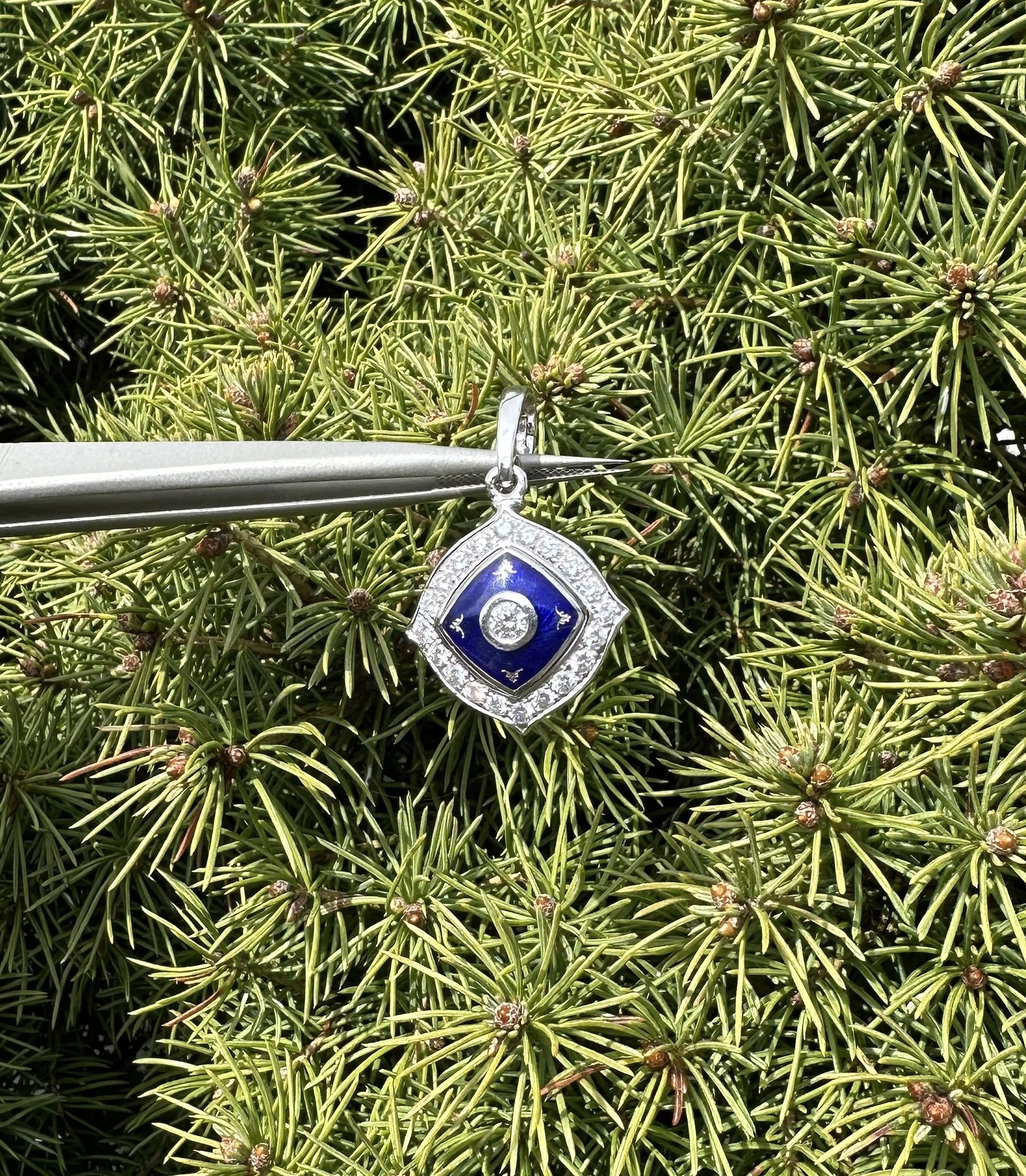 Fabergé 18k or blanc 0.58ctw Diamond w/ Blue Enamel Work Enhancer Bail Pendentif en vente 1