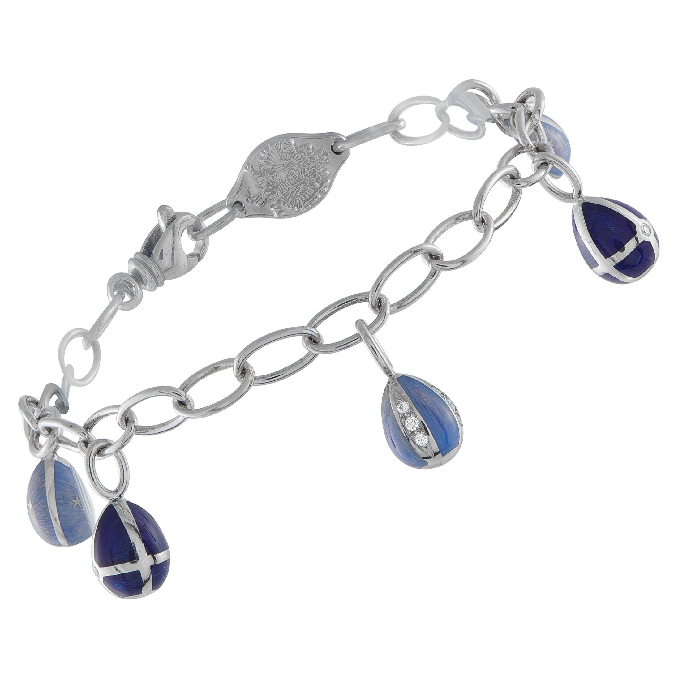 Faberge Pulsera de oro blanco de 18 quilates con diamantes y esmalte azul con forma de huevo FB10-12225 en venta