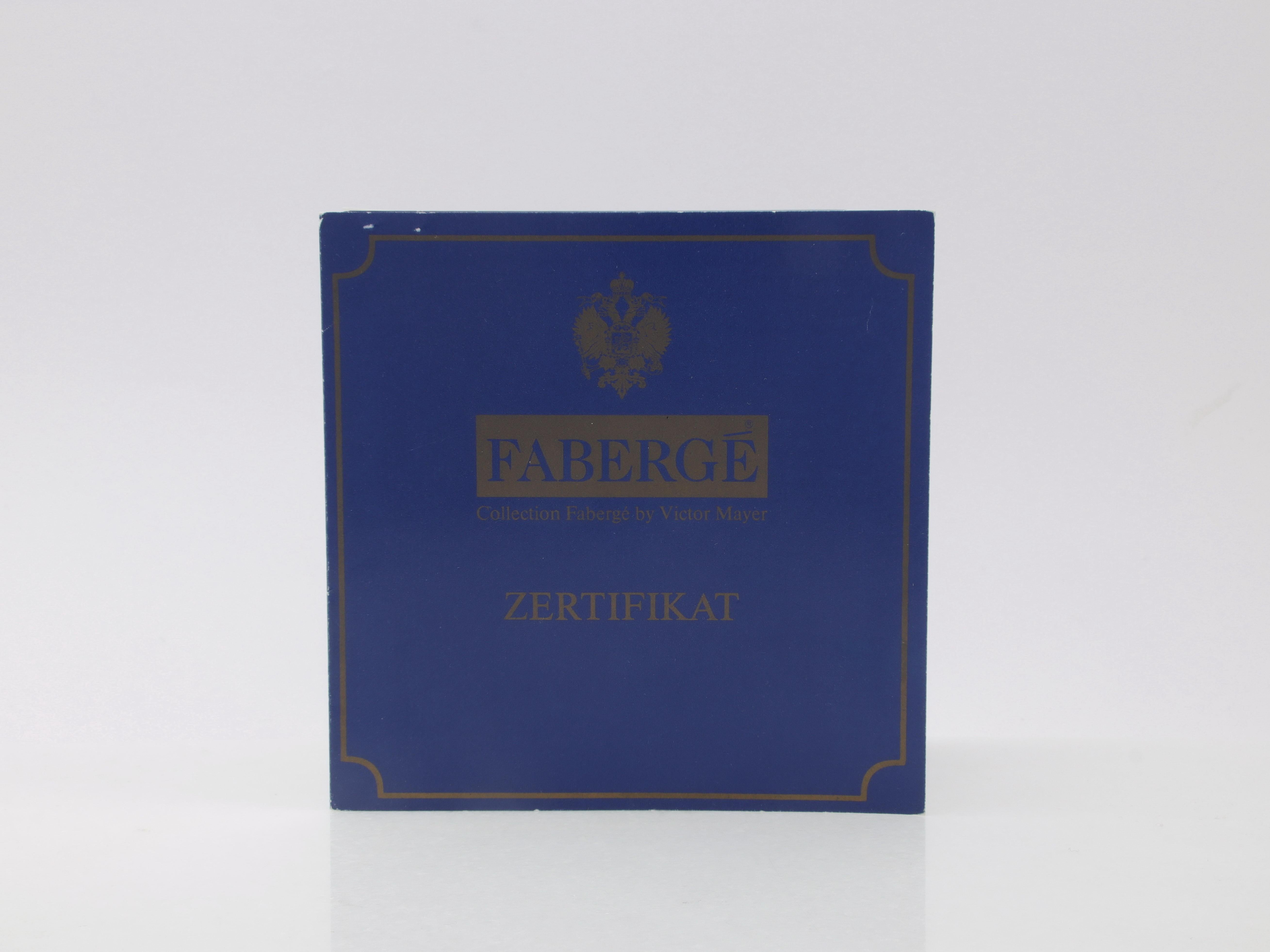 Fabergé or jaune 18k, médaillon ovale en émail bleu guilloché avec 9 diamants #2/150 en vente 6