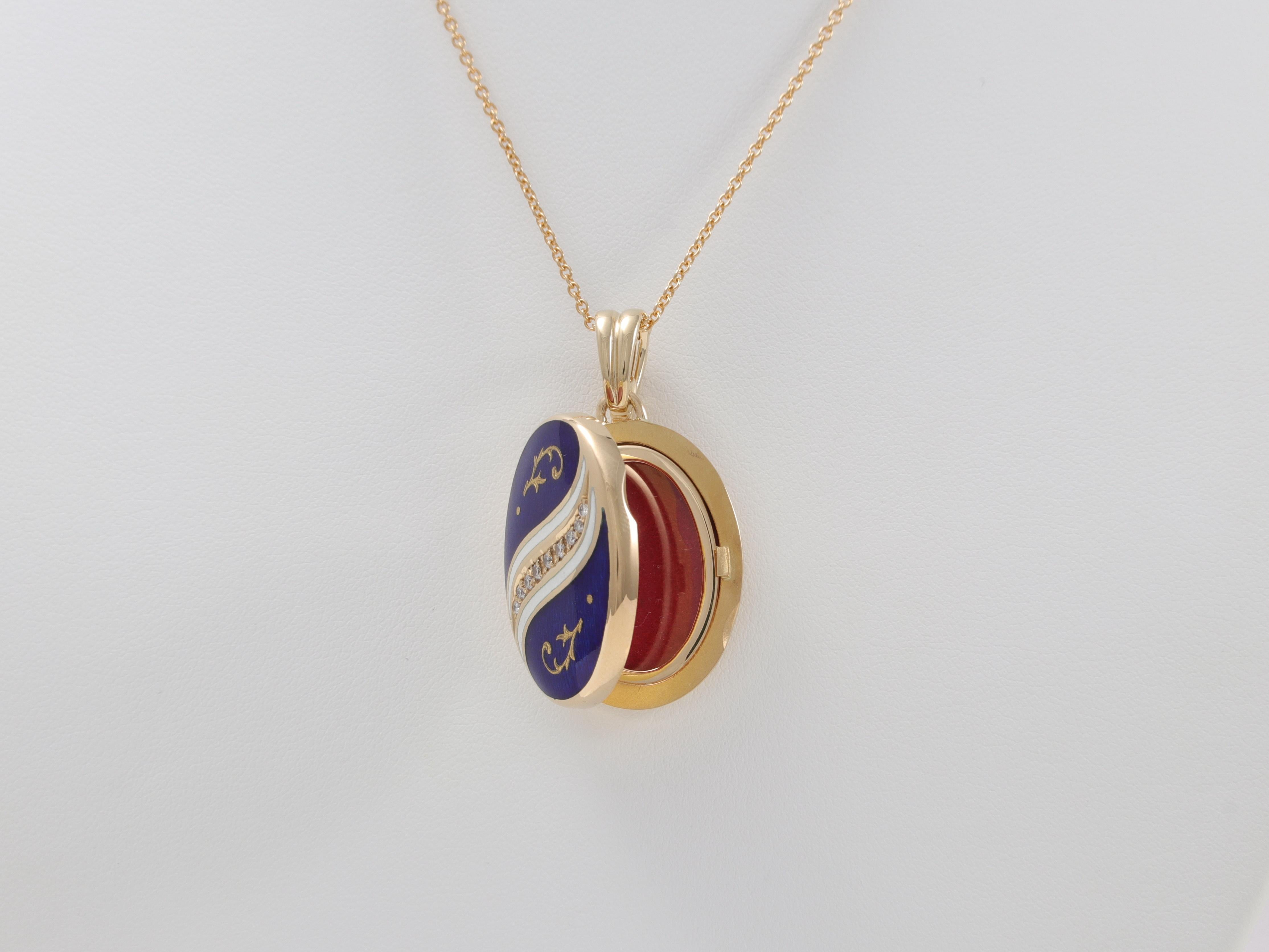 Fabergé Médaillon ovale en or jaune 18k émaillé bleu guilloché avec 9 diamants (0.1 ct), édition limitée #2/150, certificat d'authenticité

Référence : F1373/BW/00/02/102
Marque : Fabergé
Maître d'œuvre : Victor Mayer
Édition limitée :