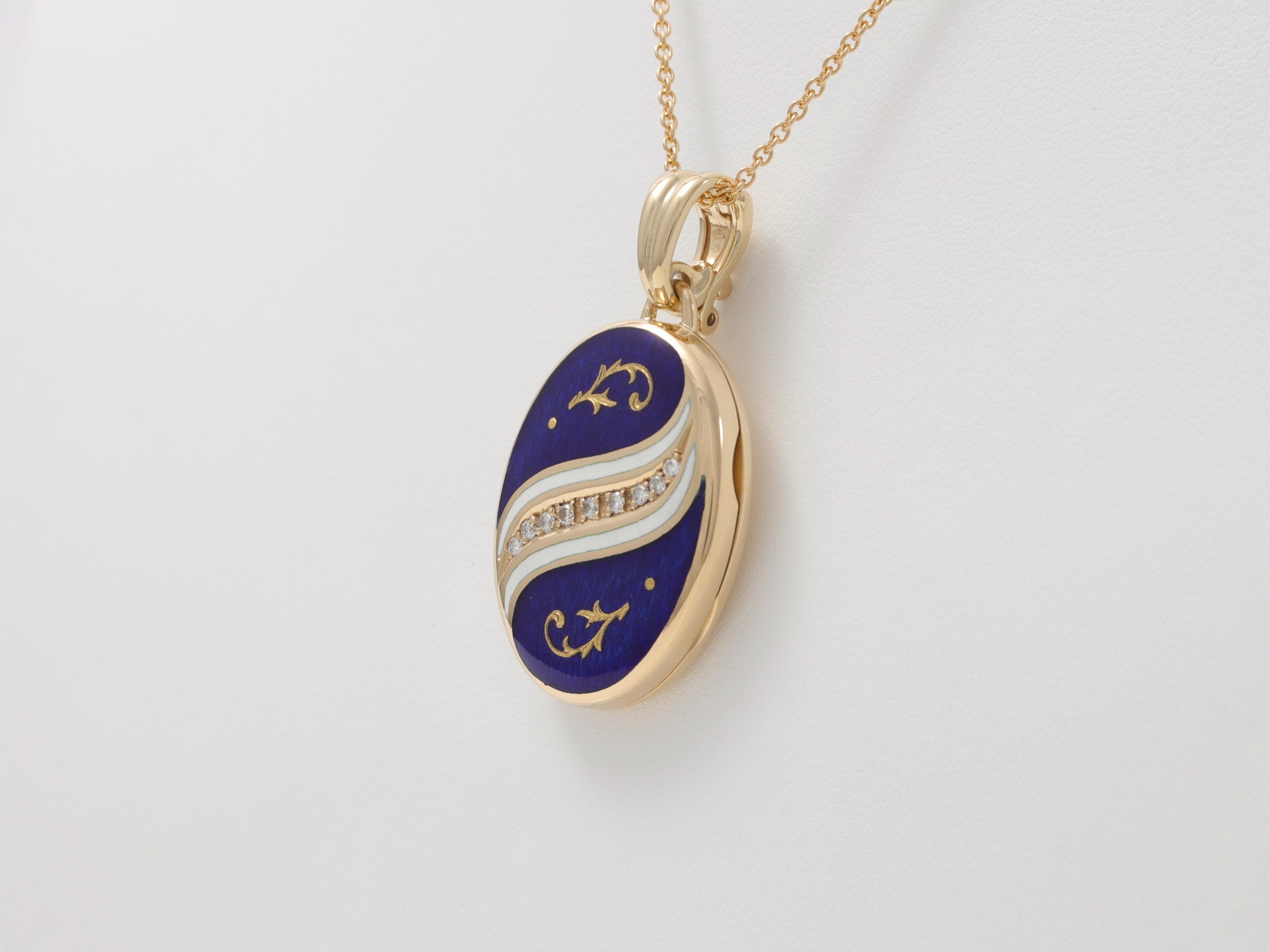 Taille brillant Fabergé or jaune 18k, médaillon ovale en émail bleu guilloché avec 9 diamants #2/150 en vente