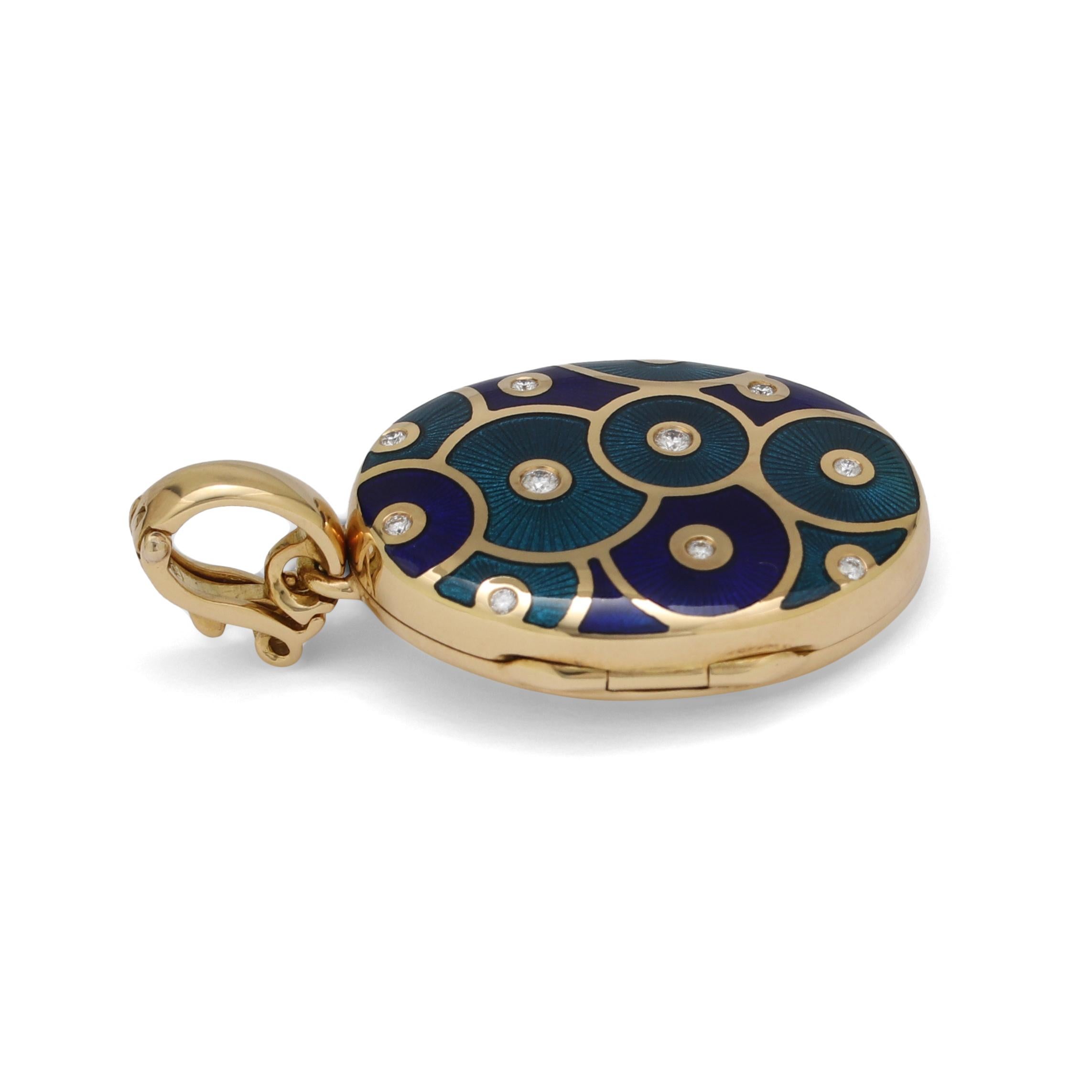 Ciondolo a medaglione ovale in oro giallo 18k con smalto blu Fabergé 10 diamanti in totale 0, 12c in vendita 5