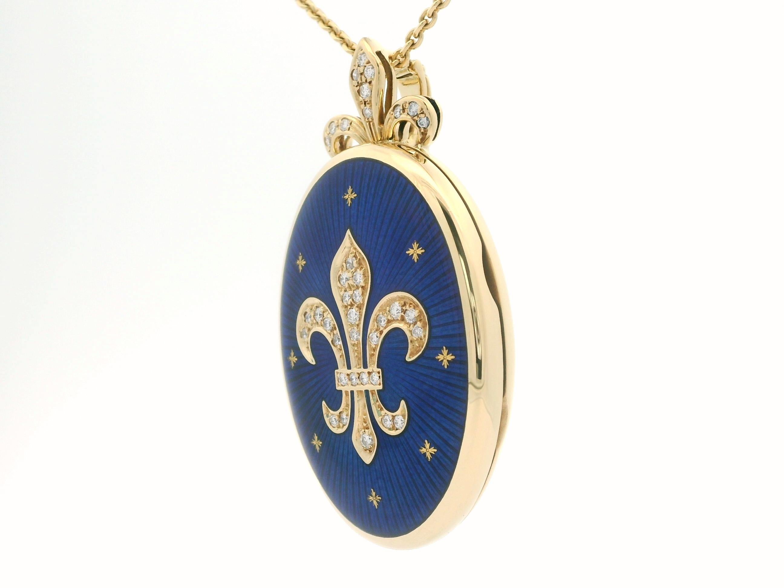 Taille brillant Fabergé Or jaune 18k Pendentif médaillon ovale en émail bleu 37 diamants Fleur de Lys en vente
