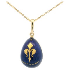 Fabergé 18K Gelbgold Blau-Emaille-Ei-Anhänger Fleur de Lys - Limitierte Auflage
