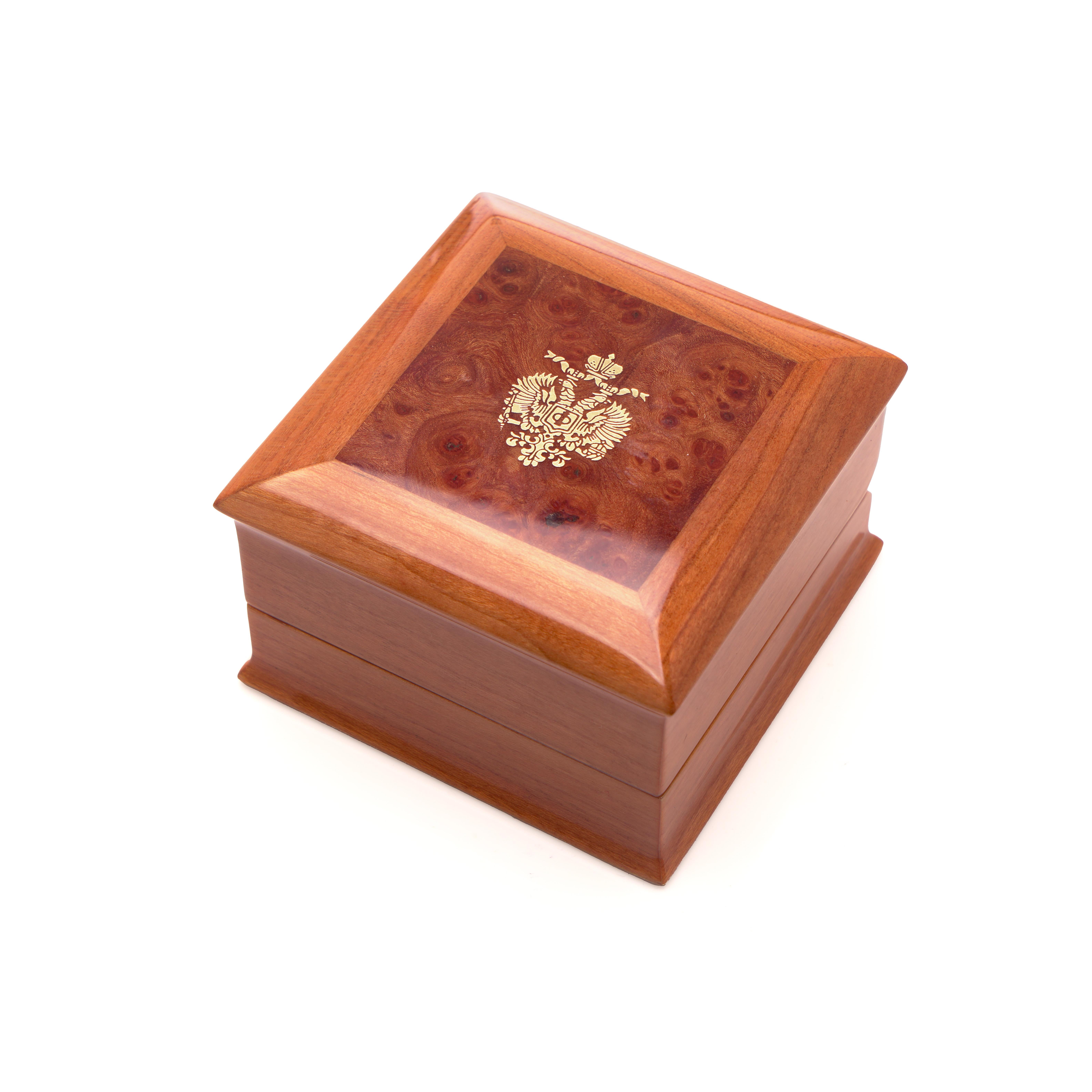 Ciondolo a forma di uovo di Pasqua in edizione limitata in oro 18kt e smalto blu di Fabergé in vendita 3