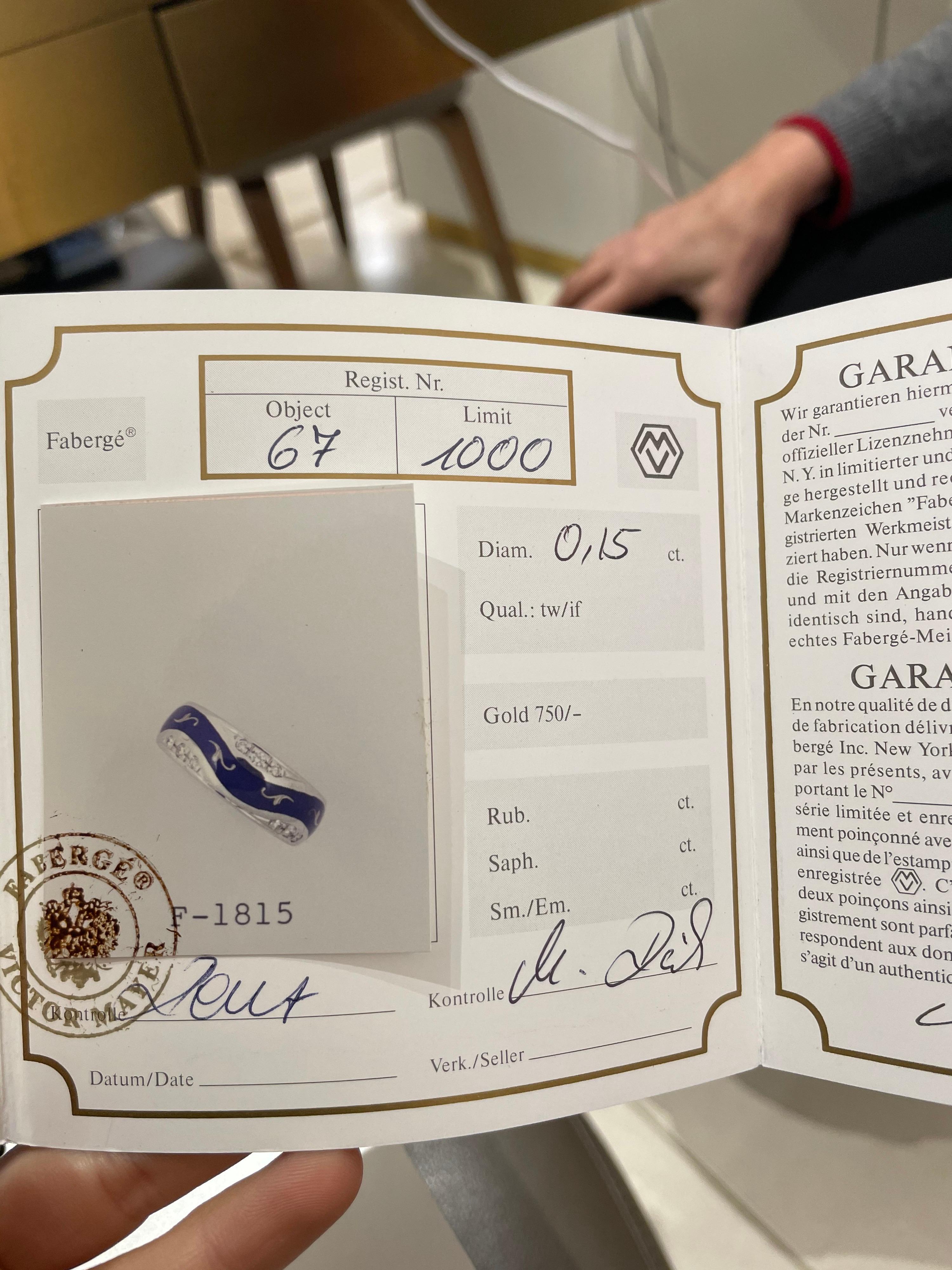Taille ronde Bague à anneau Fabergé en or 18 carats, diamant 0,15 carat et émail bleu #67/1000, certificat en vente
