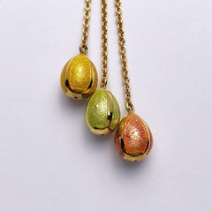 Collana Faberge con ciondolo a forma di uovo in oro 18 carati e smalto con diamanti, certificato