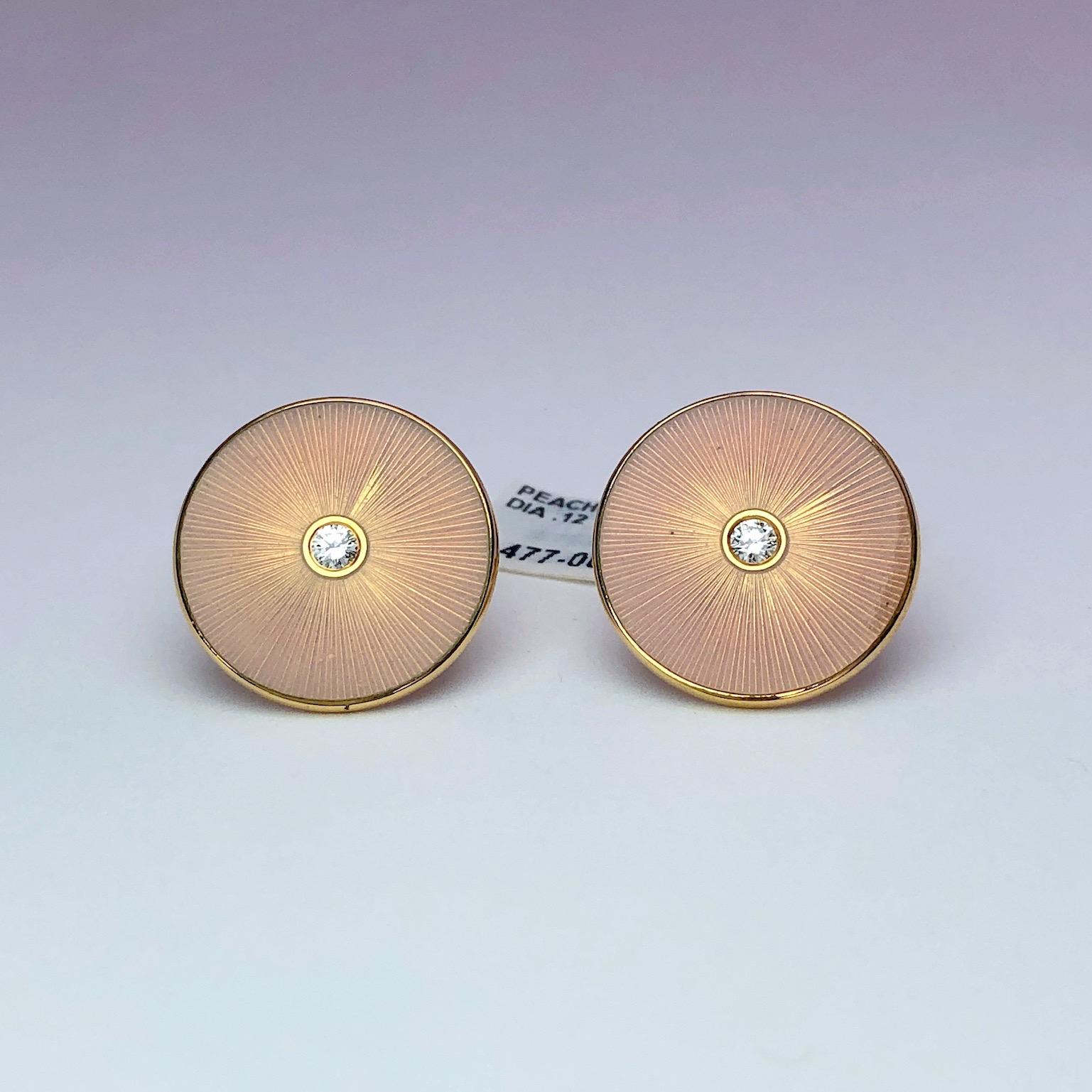 Moderne moderne Faberge Manschettenknöpfe aus 18 Karat Gold mit pfirsichfarbener Emaille und Diamanten in der Mitte  (Art déco) im Angebot
