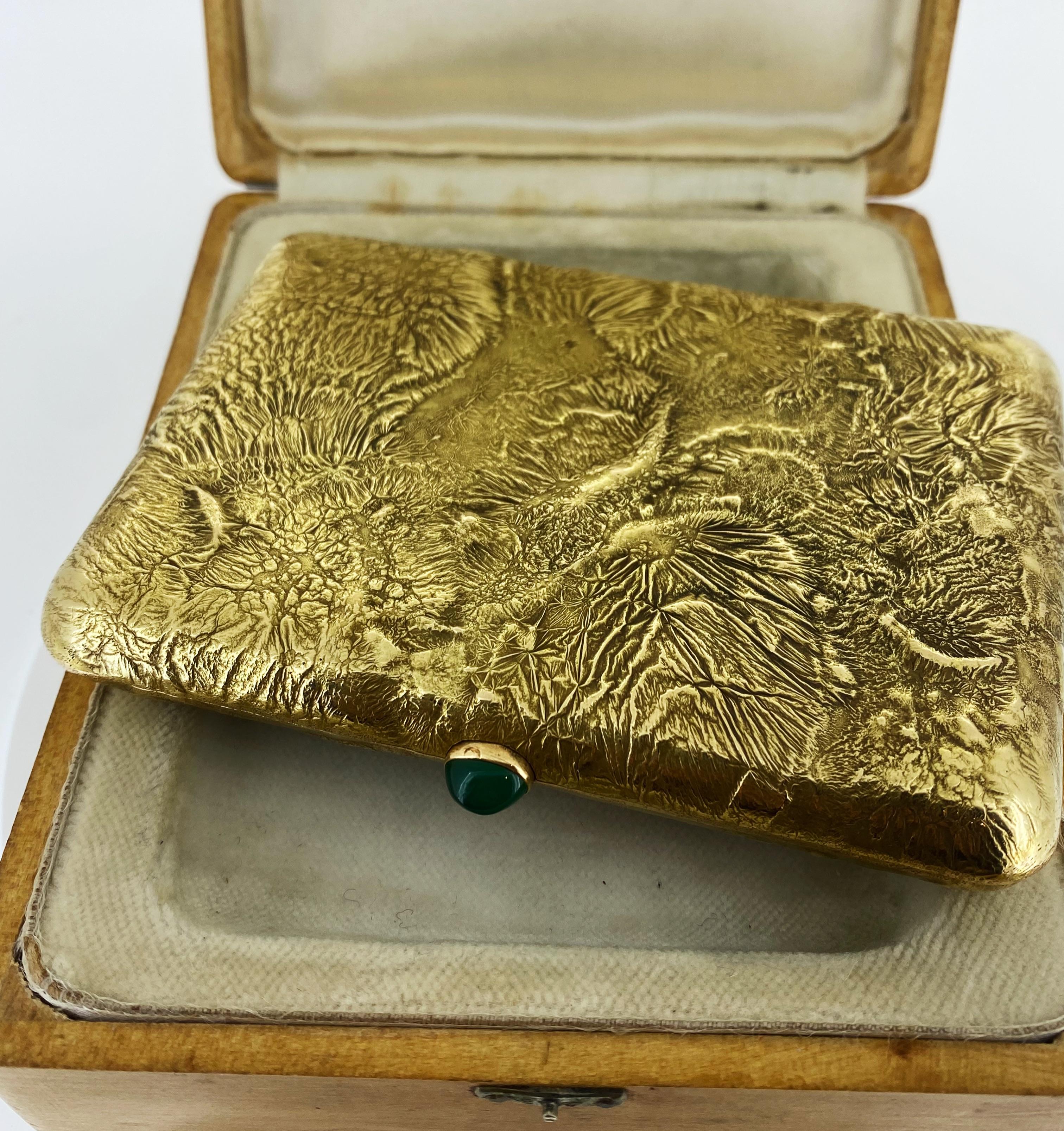 Fabergé 56 (14ct) Gold Samorodok Cigarette Case, St Petersburg, c1908-1917, V.B. In Excellent Condition For Sale In MELBOURNE, AU