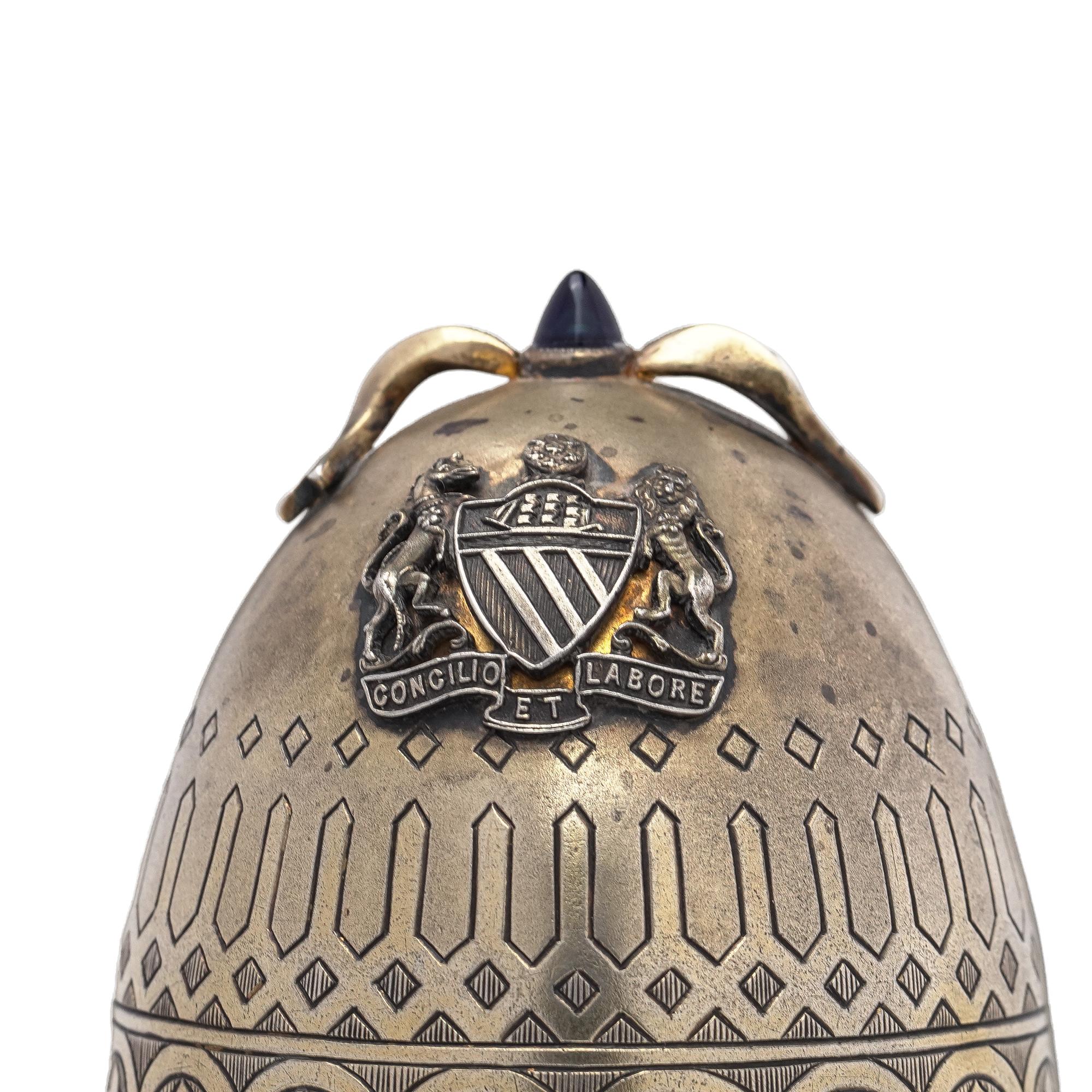 Fabergé 84 Silbervergoldetes Ei mit Cabochon-Saphir-Schliff und Originaletui im Zustand „Gut“ im Angebot in Braintree, GB