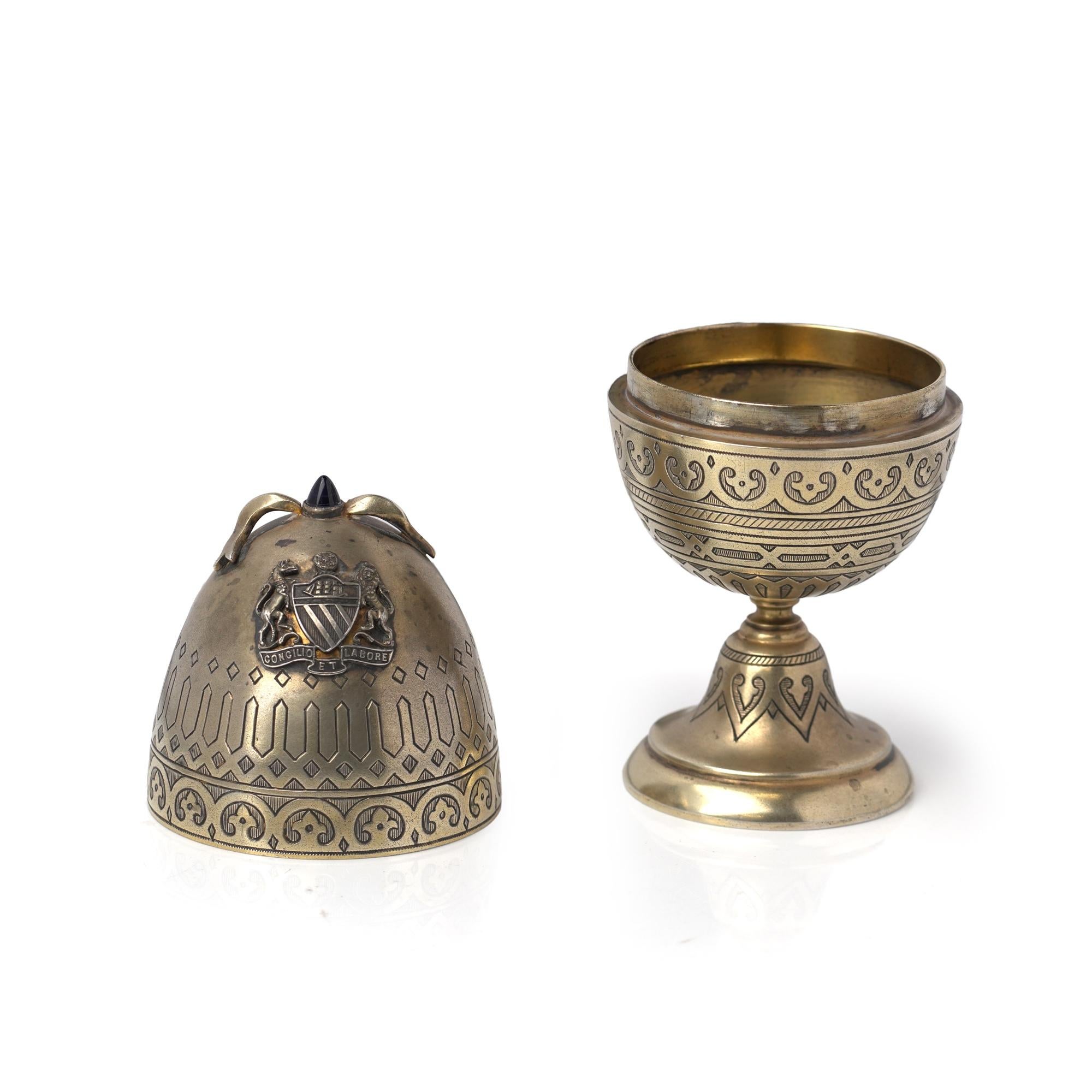 Fabergé 84 Silbervergoldetes Ei mit Cabochon-Saphir-Schliff und Originaletui im Angebot 4