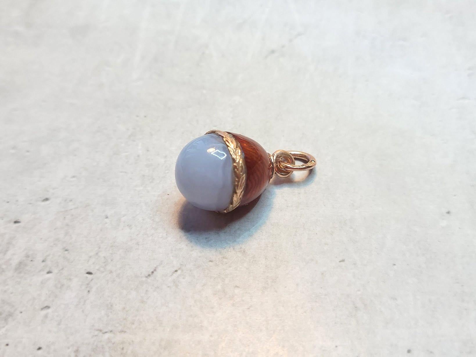 Perle Pendentif en forme d'œuf en or guilloché Imperial Gold ancien de Fabergé, par Anders Johan Nevalainen en vente
