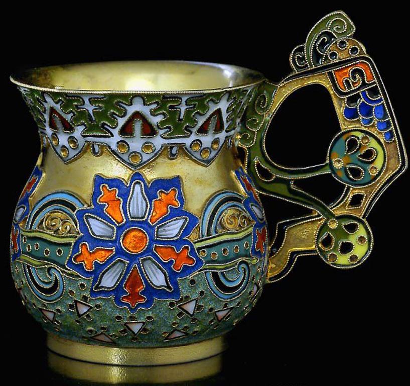 Antique Russian Cloisonne Enamel Vodka Cup by Faberge In Excellent Condition For Sale In Chicago, IL