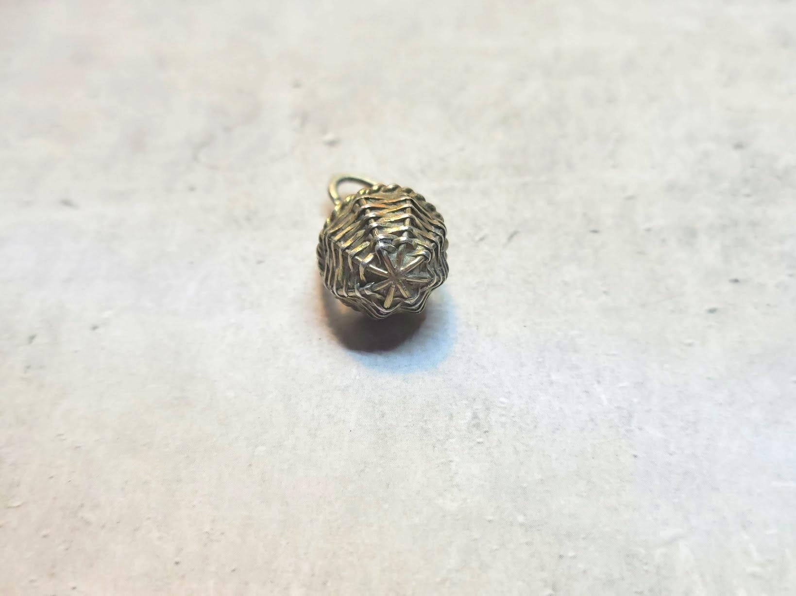 Russe Empire Pendentif œuf impérial russe en calcédoine bleue, maître de travail Anders Johan Nevalainen en vente