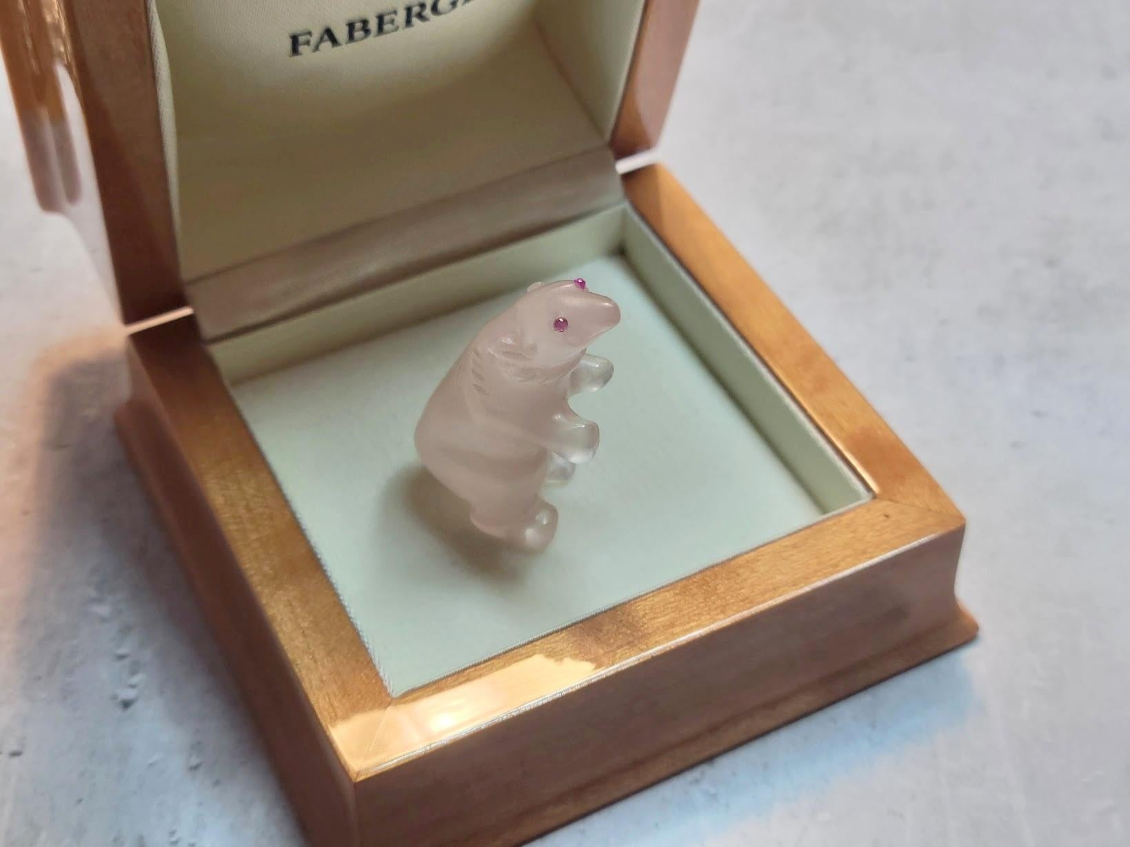 Miniatura di orso polare in calcedonio di Faberge con occhi di rubino - Arte imperiale russa in vendita 3