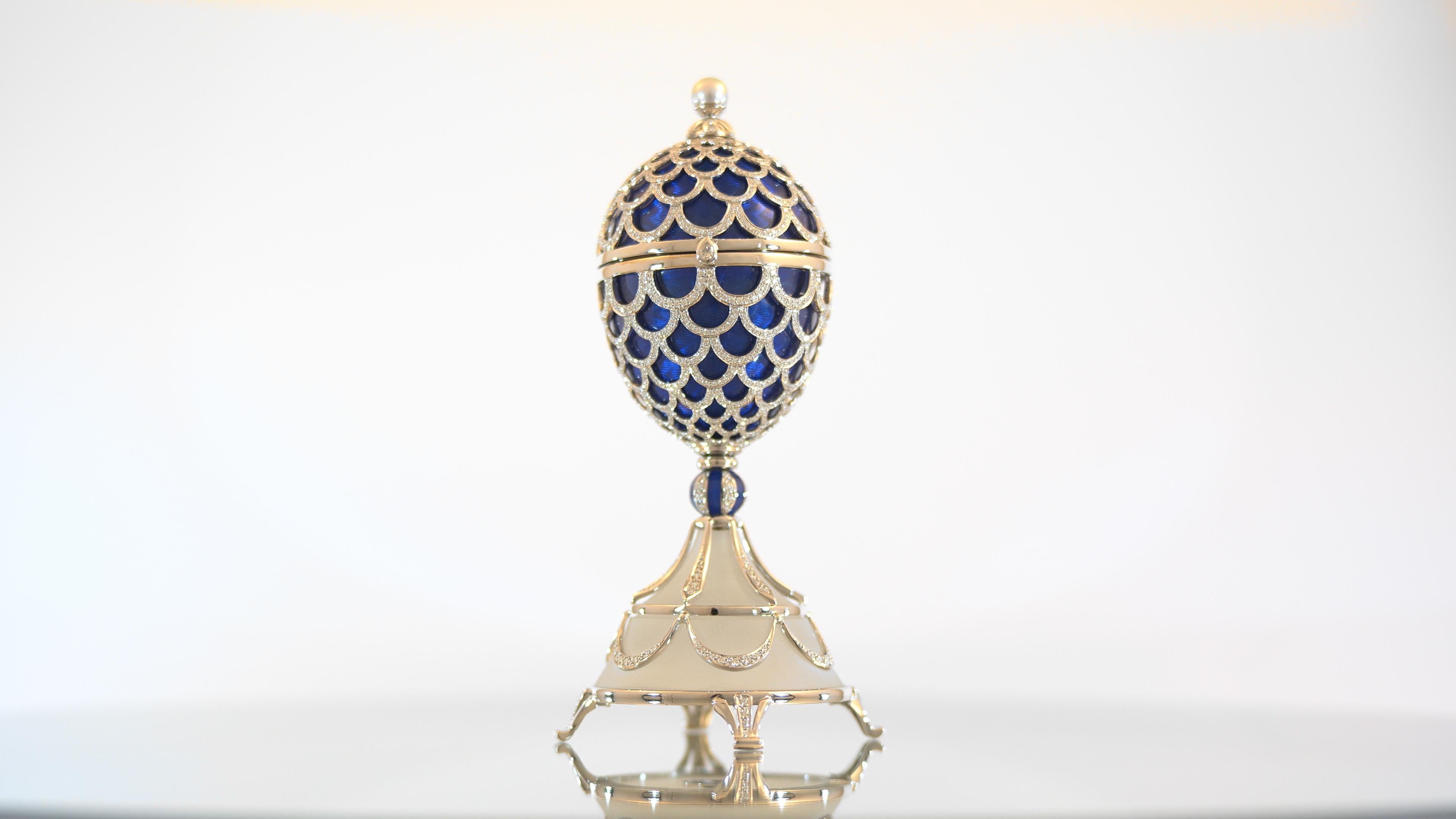 Fabergé Chicken-Egg, White Gold, Medium Blue Enamel, 1.582 Diamonds, Ruby, Pearl For Sale 6